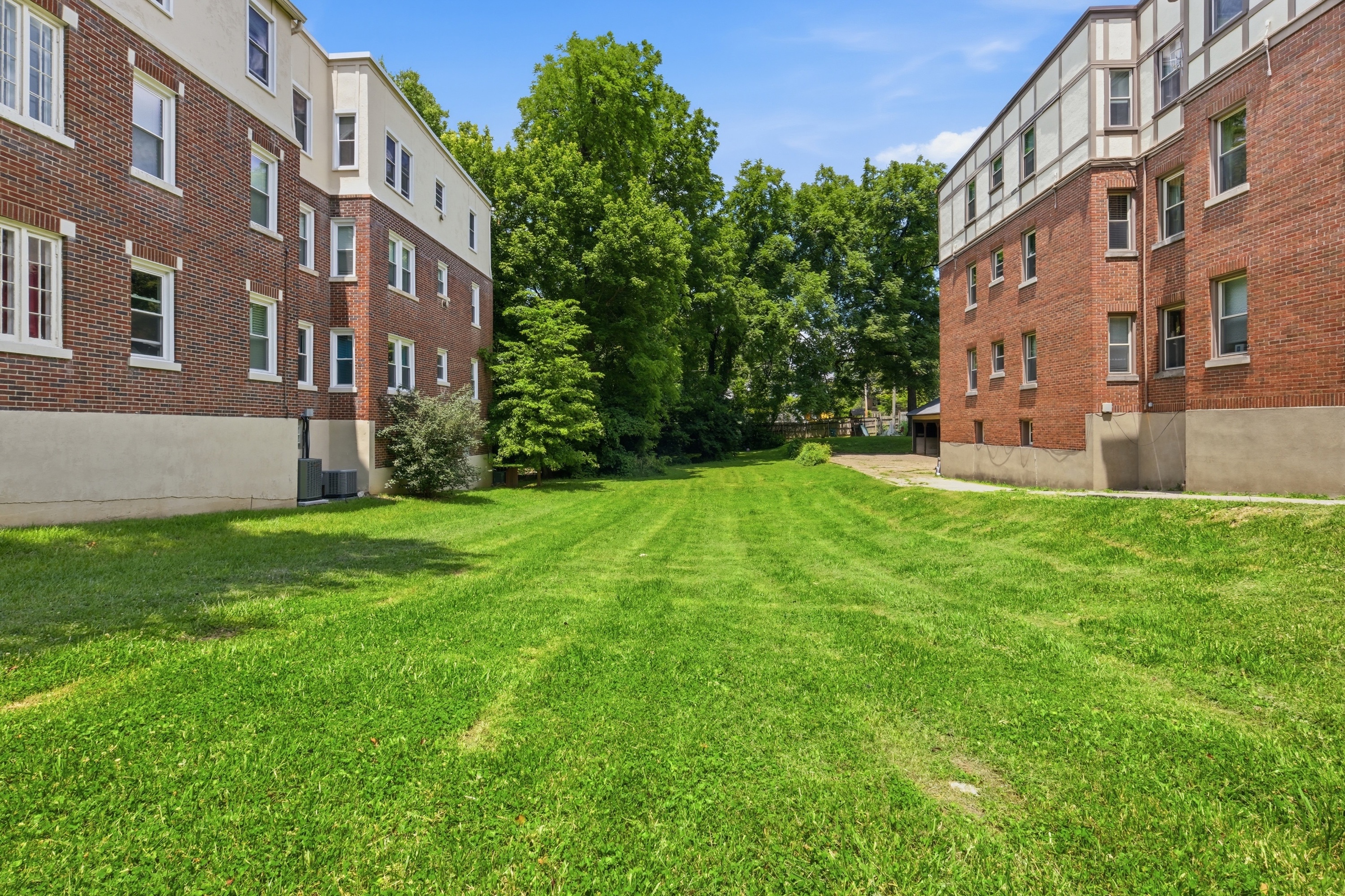  2055 Douglass Boulevard, Louisville, KY 40205 - 物件實景