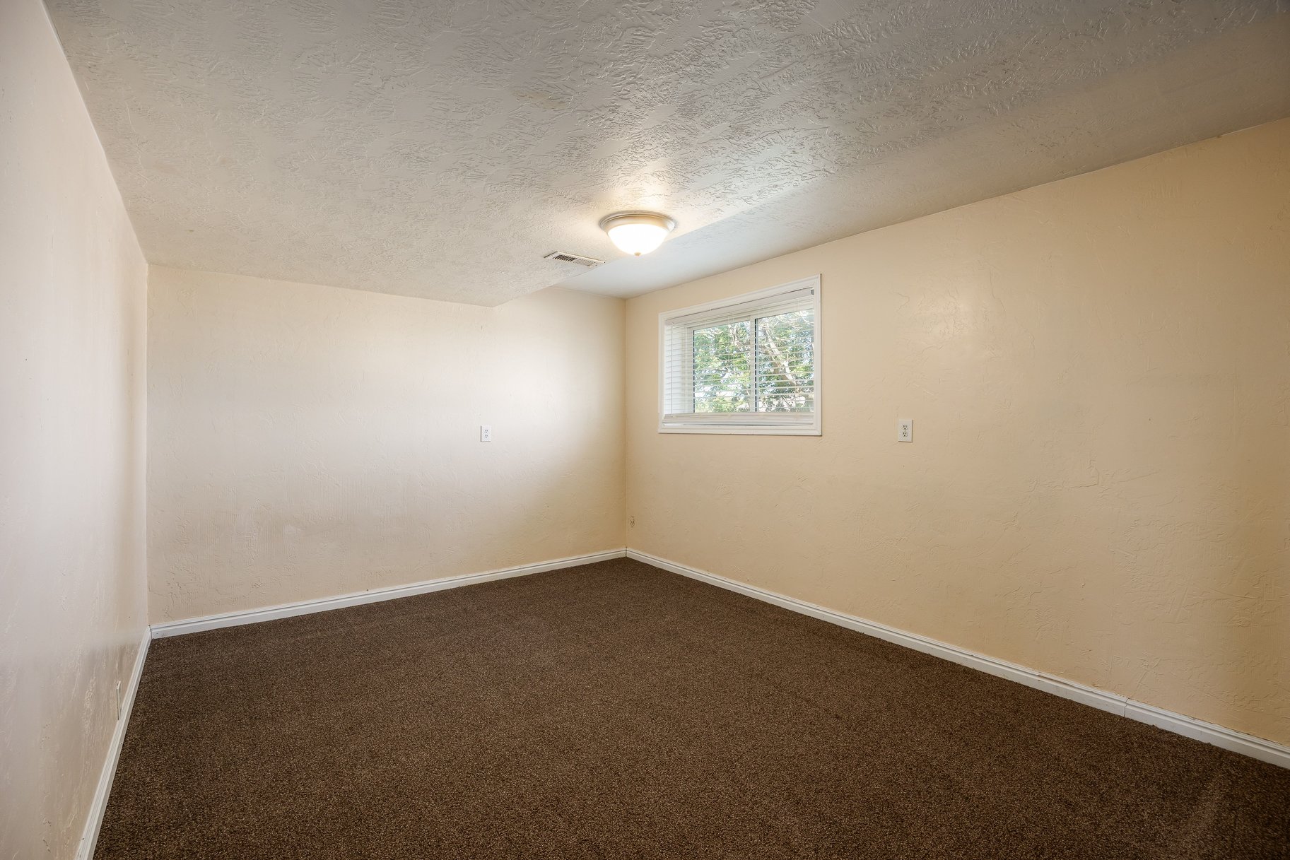  Comfort, Space & Convenience in the Heart of West Valley - 物件實景