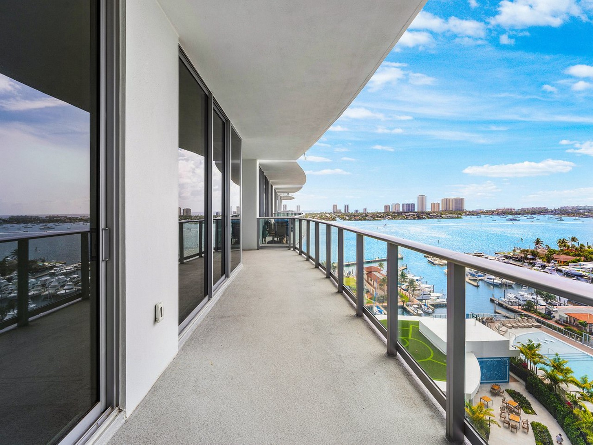  220 Lake Shore Drive, Lake Park, FL, 33403 - 物件實景