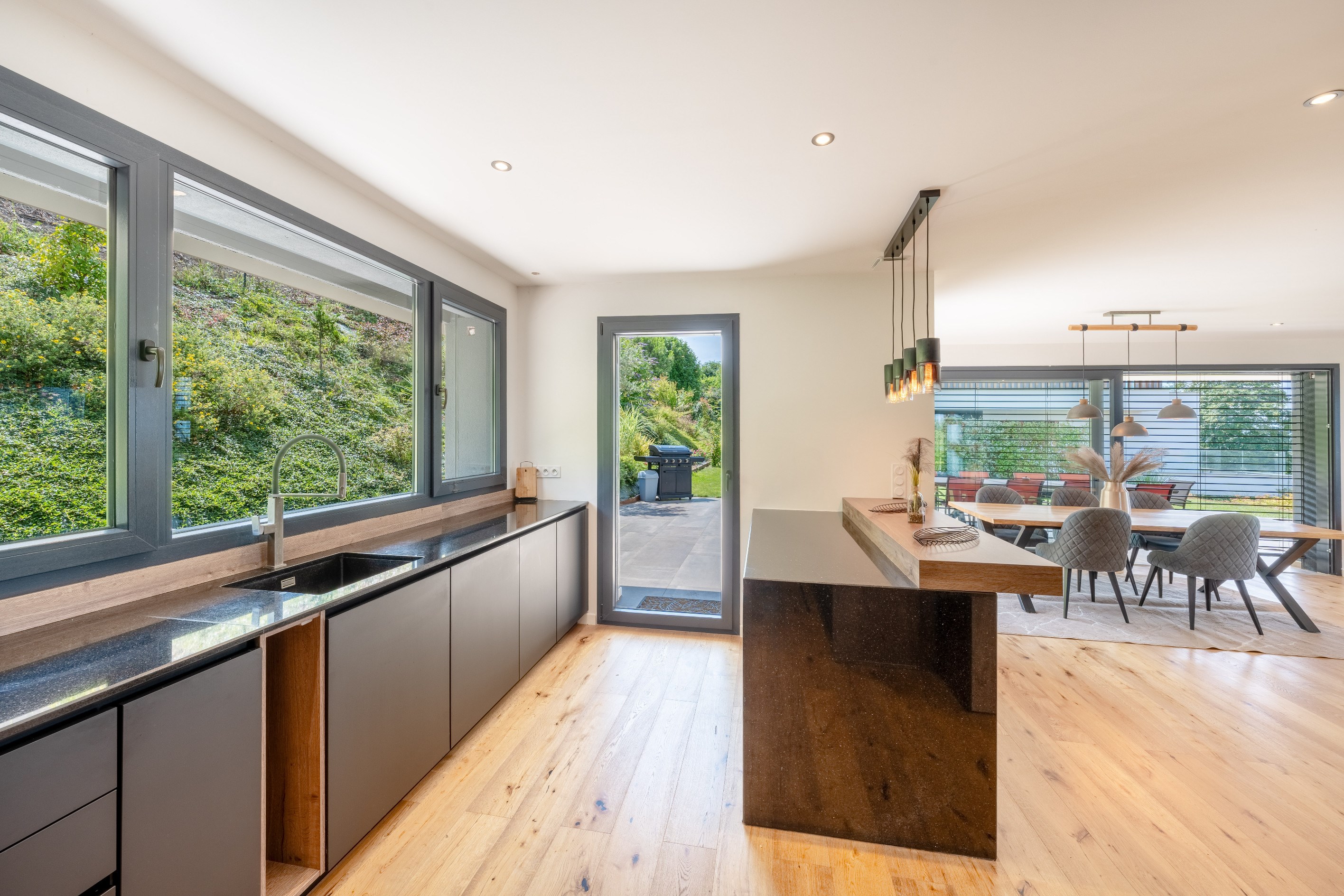  Contemporary Villa for Sale in Neuvecelle with Lake Views - 物件實景