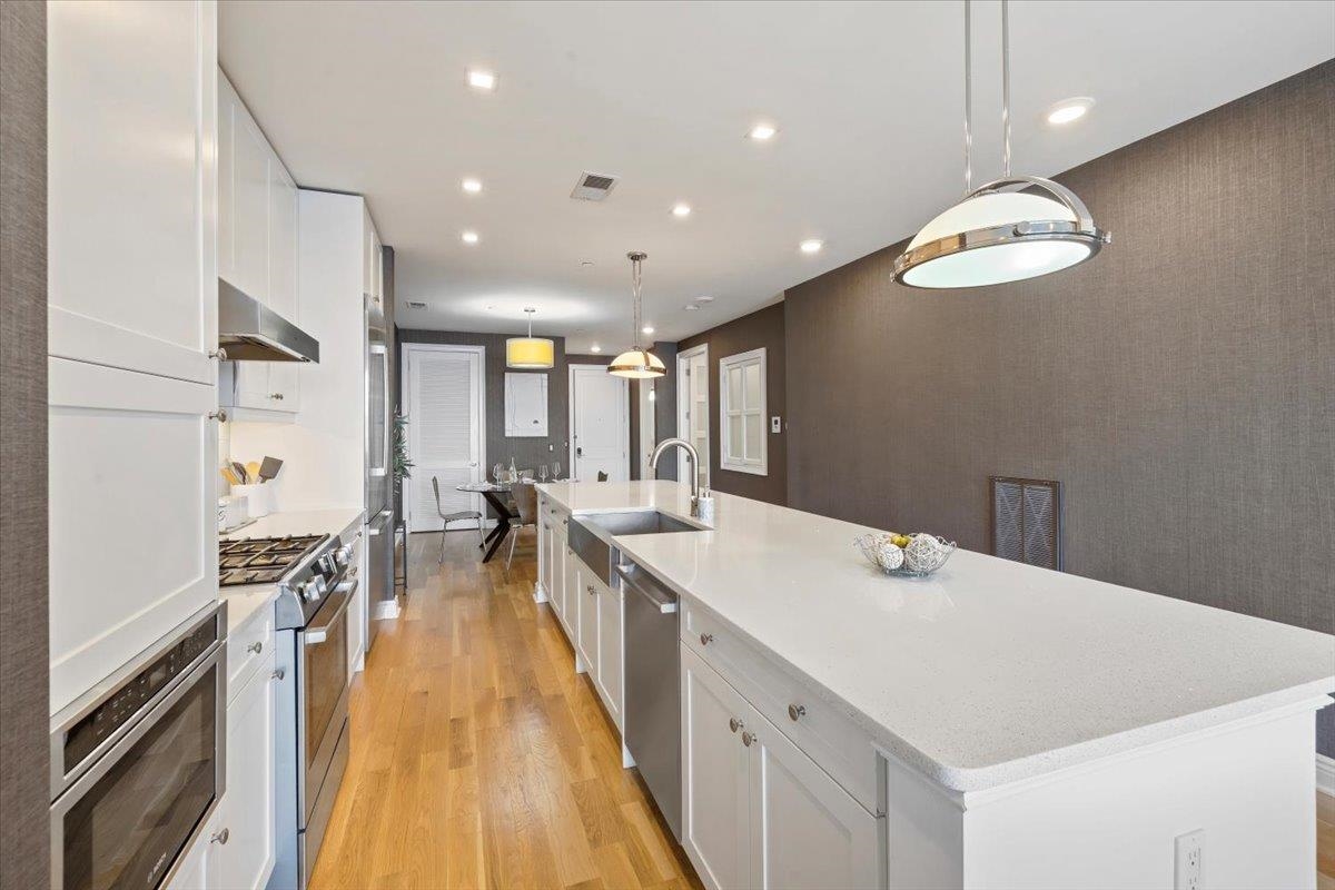 Edgewater, New Jersey, 07020, United States, 2 Bedrooms Bedrooms, ,2 BathroomsBathrooms,Residential,For Sale,1995934