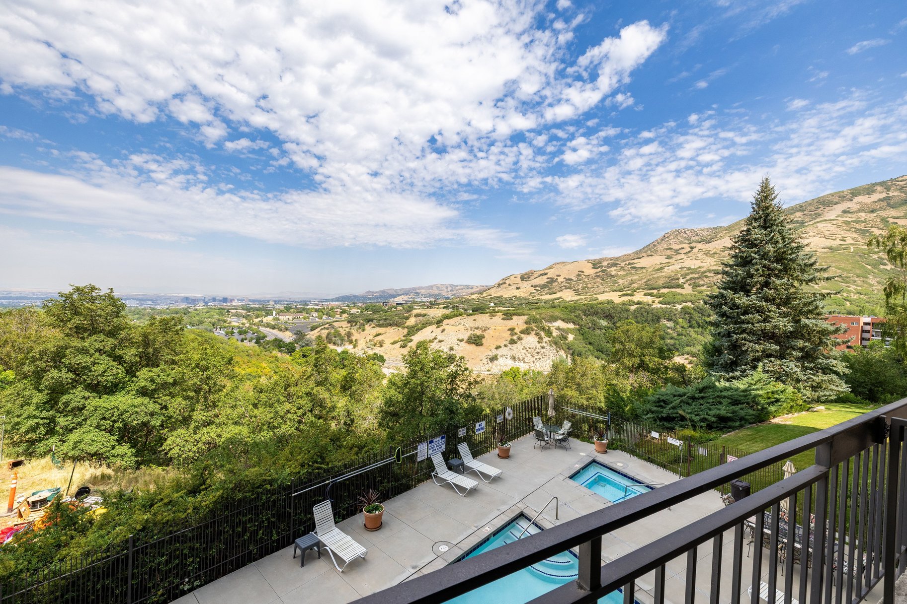  Immaculate condo with expansive valley and city views - 物件實景