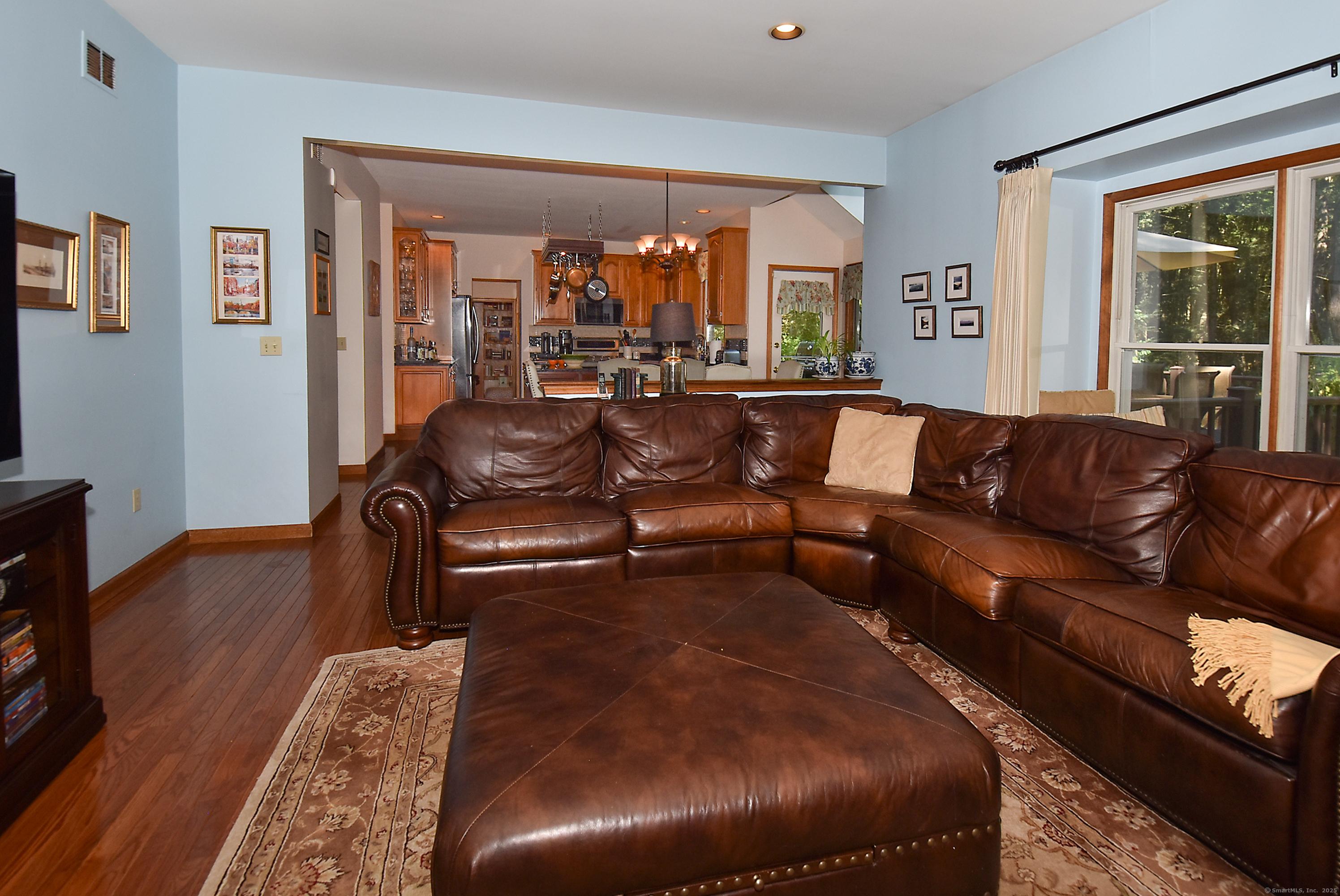 Windsor, Connecticut, 06095, United States, 4 Bedrooms Bedrooms, ,3 BathroomsBathrooms,Residential,For Sale,1936902
