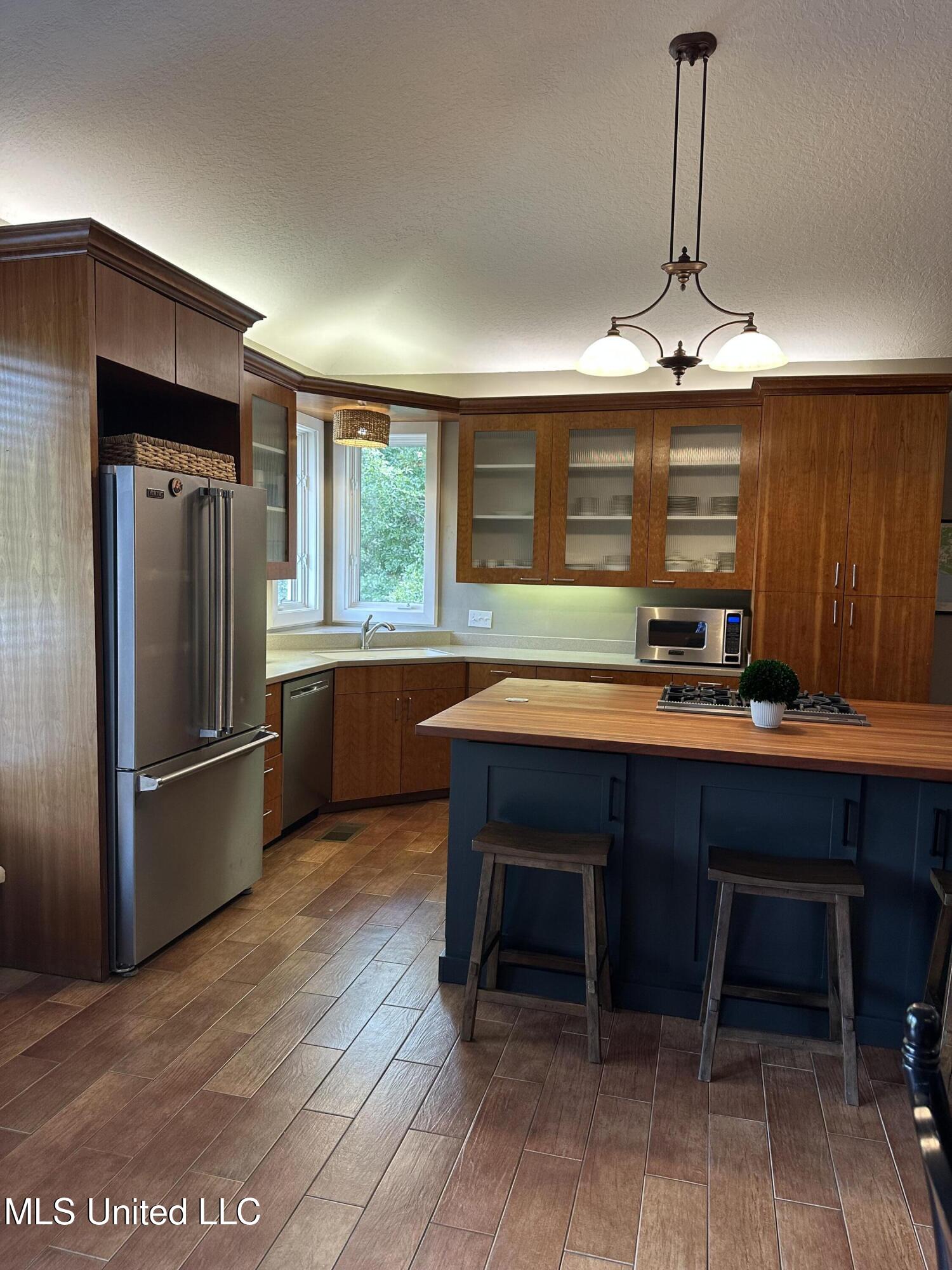 Biloxi, Mississippi, 39532, United States, 2 Bedrooms Bedrooms, ,2 BathroomsBathrooms,Residential,For Sale,1806133
