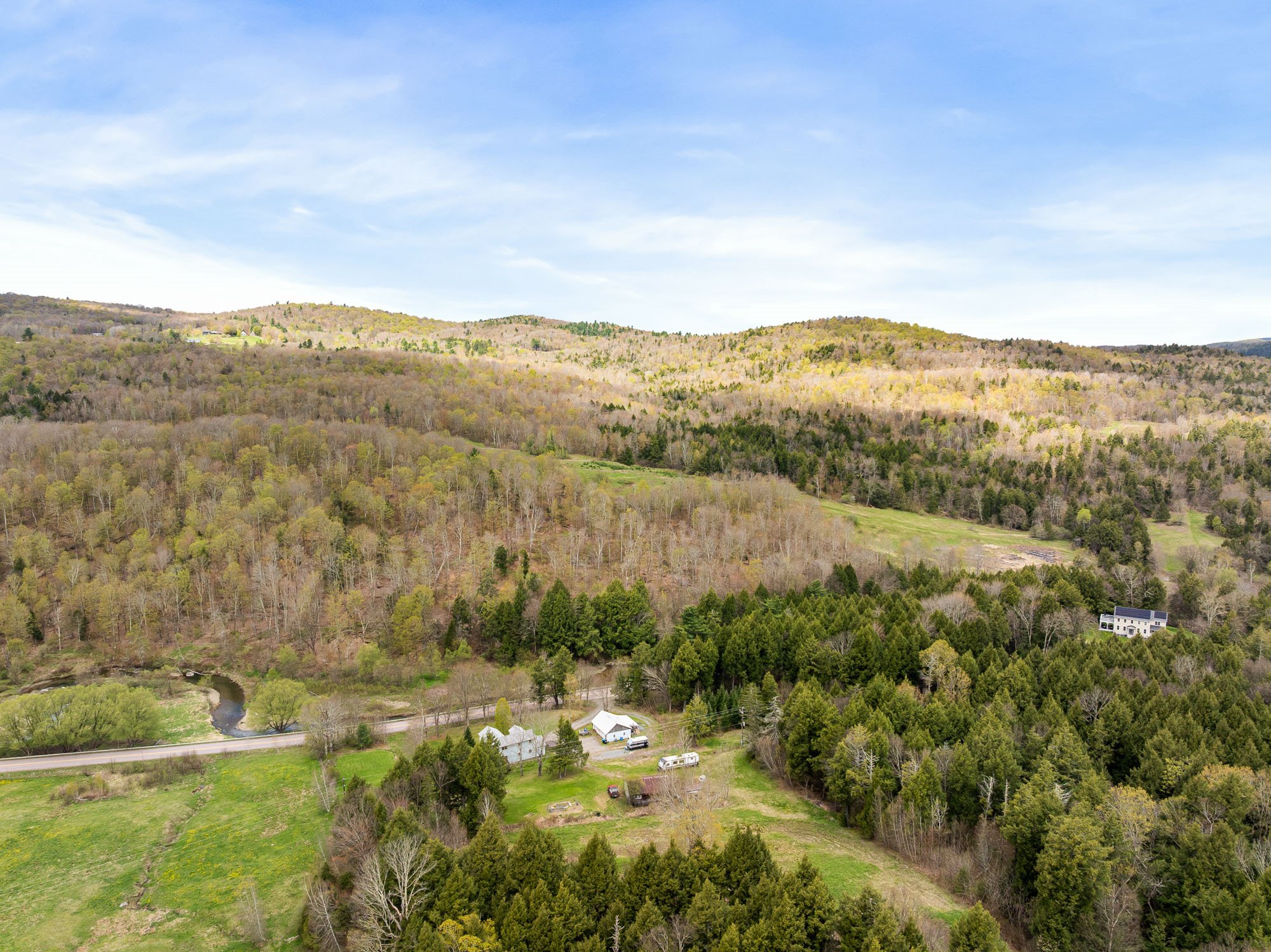  977 Lower Pleasant Valley Road - 物件實景