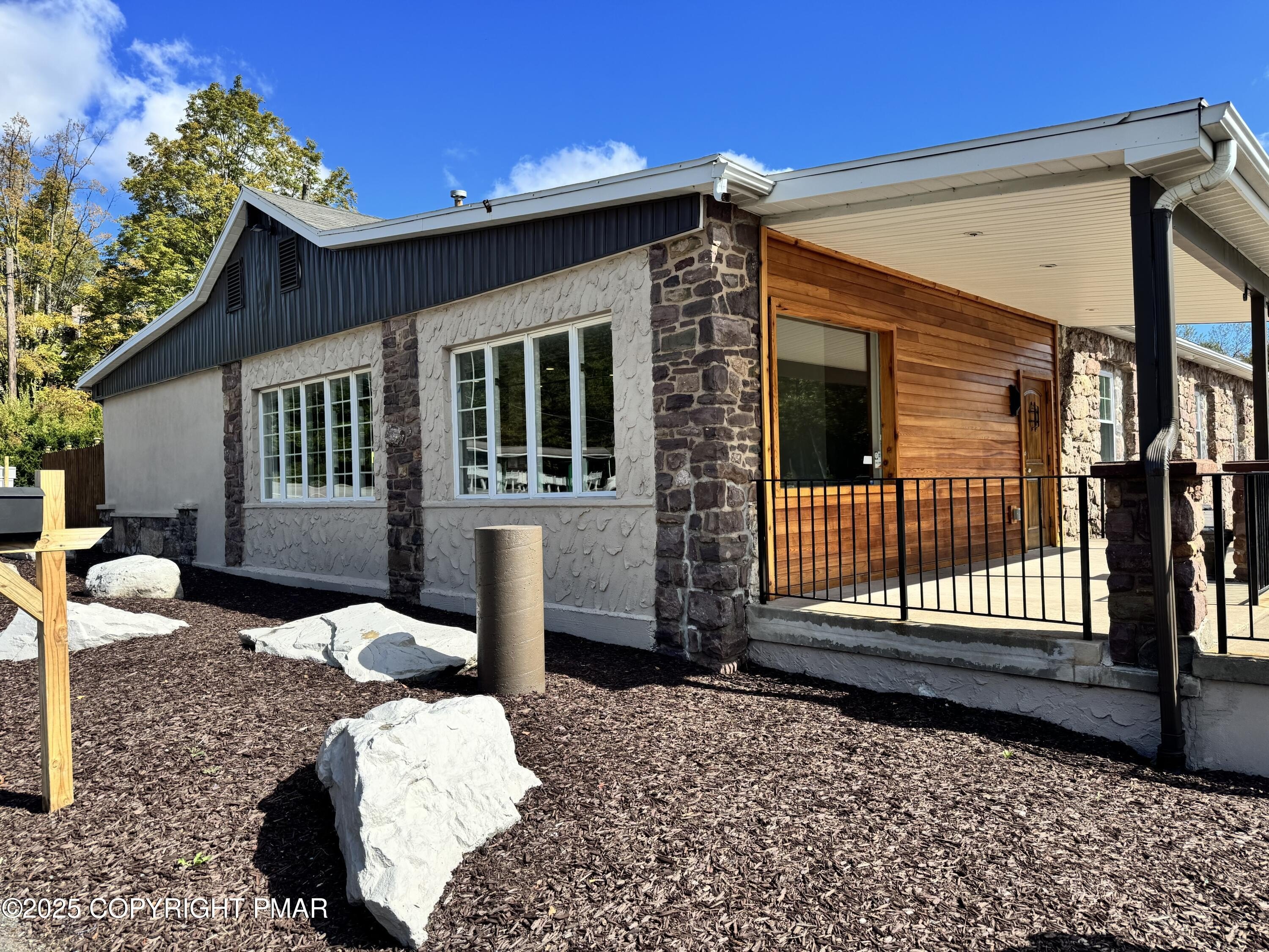 Blakeslee, Pennsylvania, 18610, United States, 5 Bedrooms Bedrooms, ,4 BathroomsBathrooms,Residential,For Sale,1937474