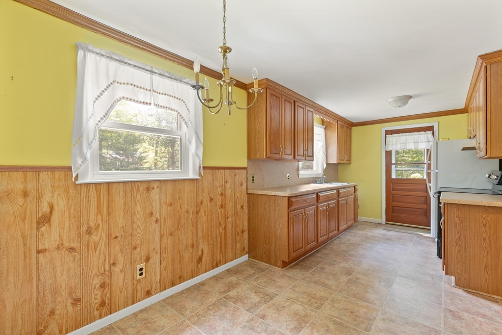 Easton, Massachusetts, 02356, United States, 3 Bedrooms Bedrooms, ,1 BathroomBathrooms,Residential,For Sale,1895599