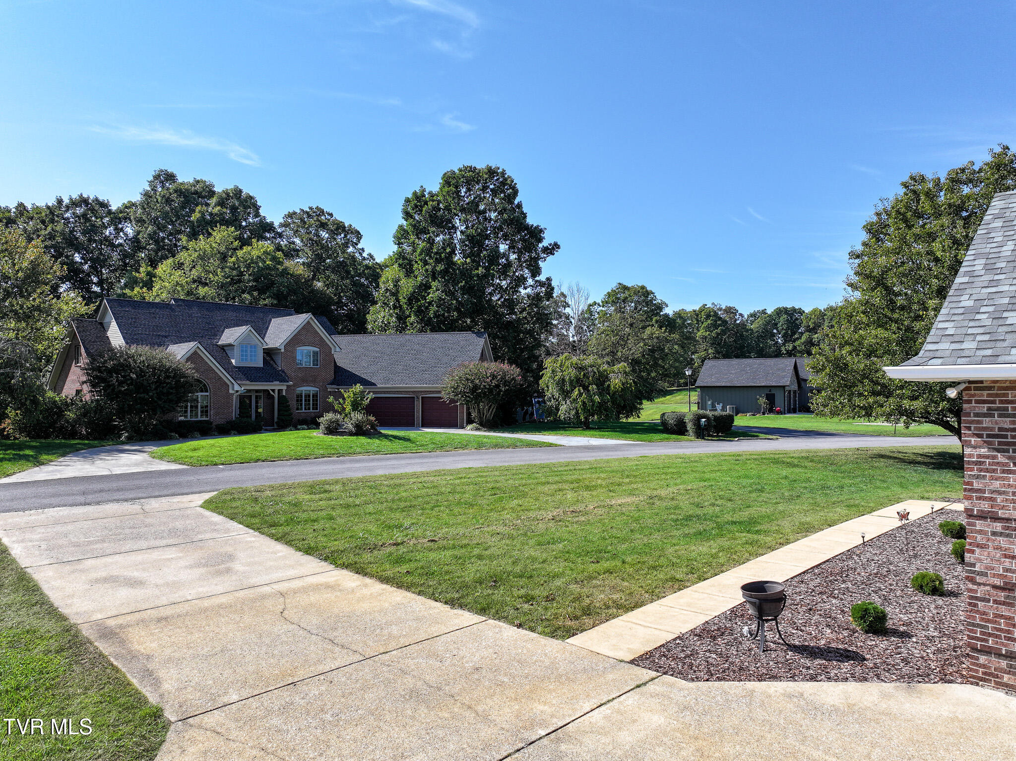 Greeneville, Tennessee, 37743, United States, 4 Bedrooms Bedrooms, ,3 BathroomsBathrooms,Residential,For Sale,1997780