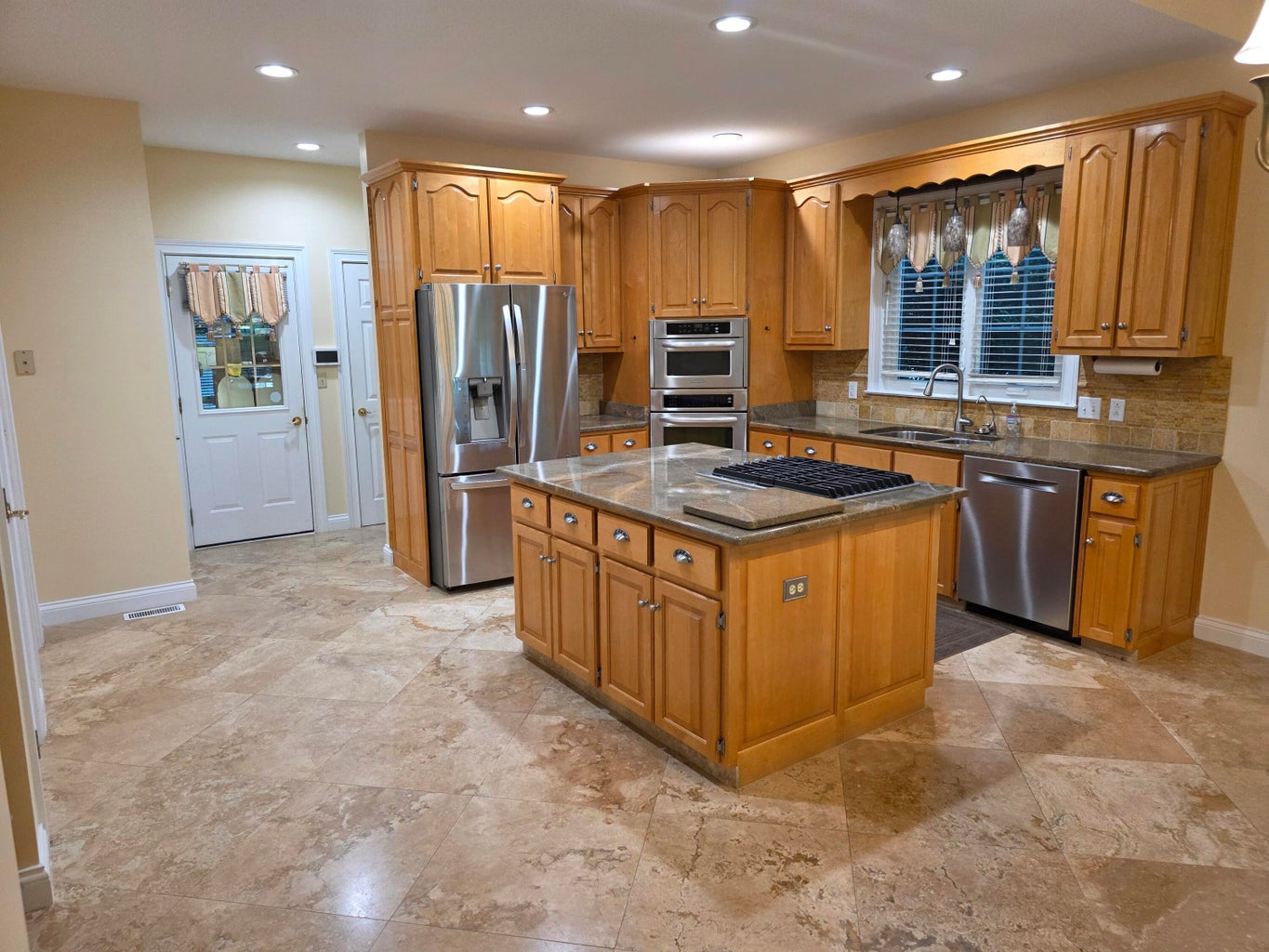 Somerset, Kentucky, 42503, United States, 4 Bedrooms Bedrooms, ,4 BathroomsBathrooms,Residential,For Sale,2048001