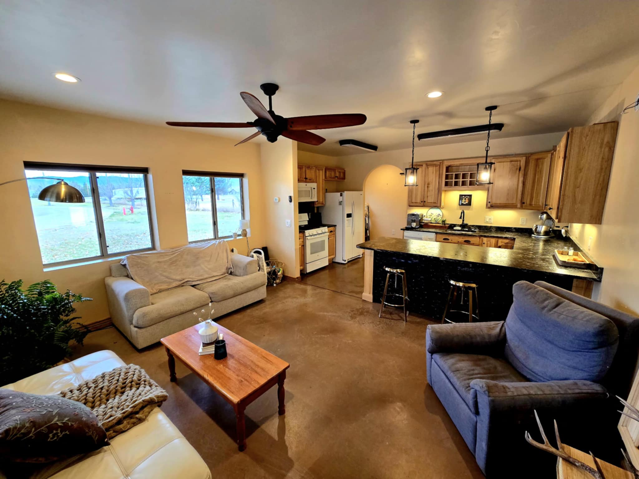 Sheridan, Wyoming, 82801, United States, 1 Bedroom Bedrooms, ,2 BathroomsBathrooms,Residential,For Sale,2001539