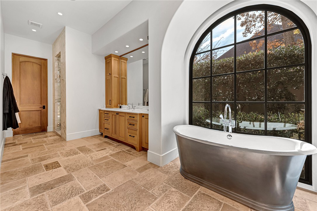 Fayetteville, Arkansas, 72704, United States, 4 Bedrooms Bedrooms, ,5 BathroomsBathrooms,Residential,For Sale,1993299