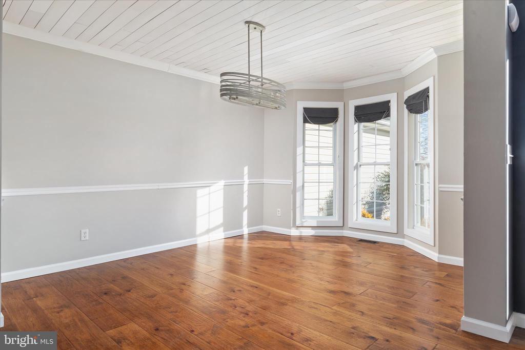 Winchester, Virginia, 22602, United States, 5 Bedrooms Bedrooms, ,5 BathroomsBathrooms,Residential,For Sale,2039774