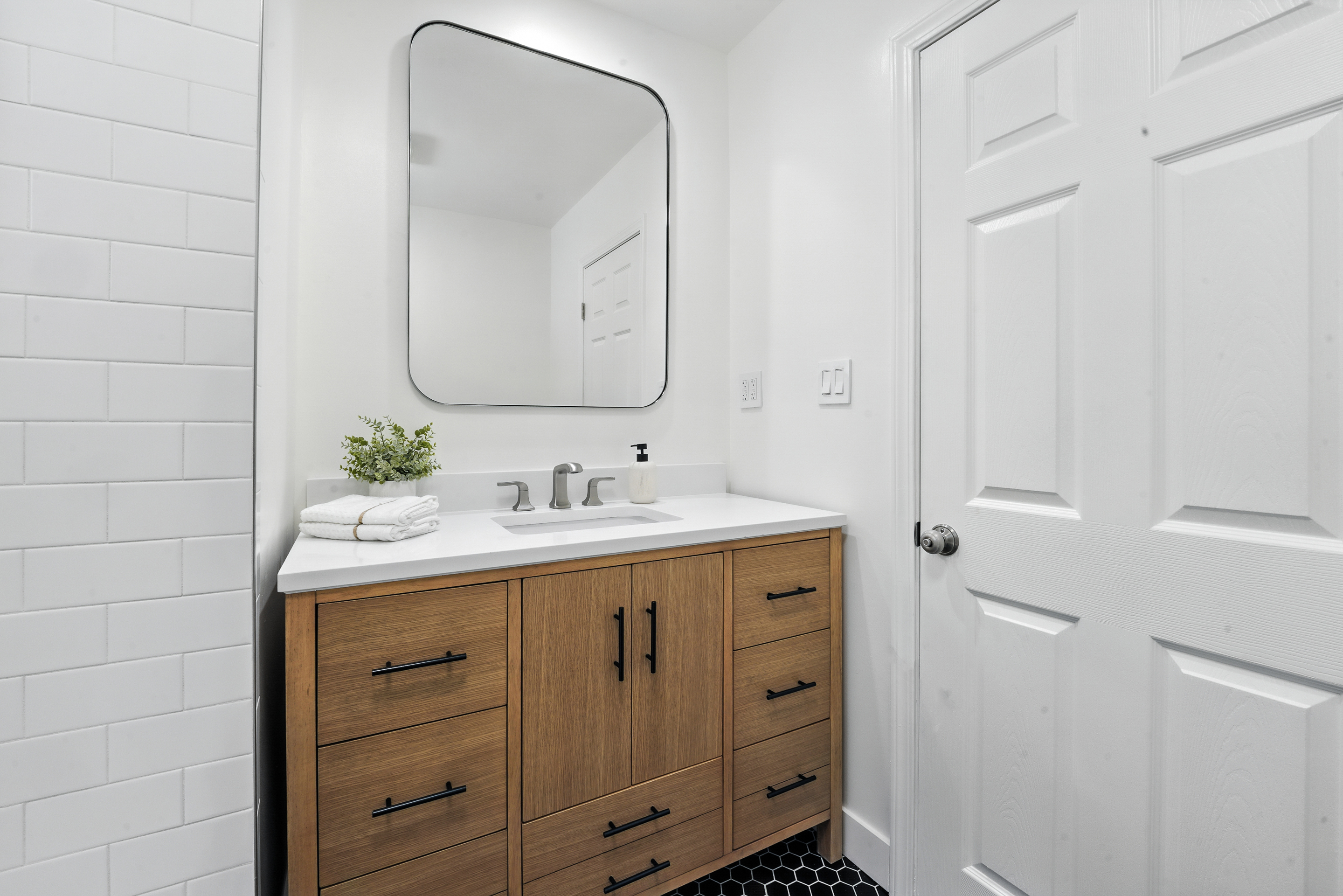 Los Angeles, California, 90042, United States, 3 Bedrooms Bedrooms, ,3 BathroomsBathrooms,Residential,For Sale,1909729