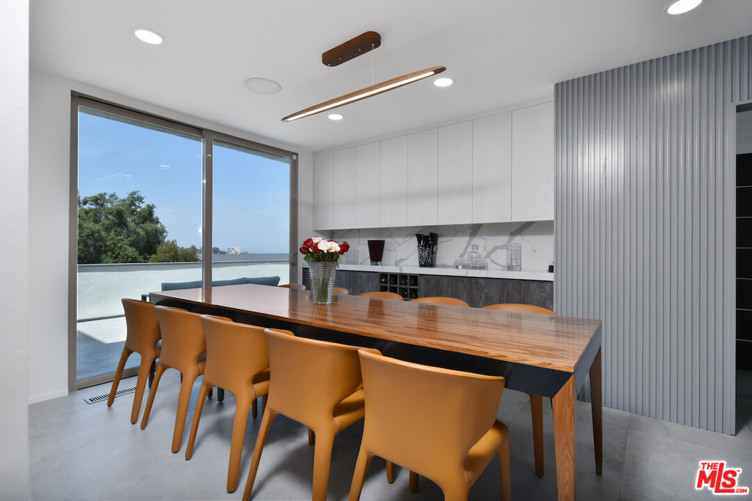 Sherman Oaks, California, 91403, United States, 4 Bedrooms Bedrooms, ,4 BathroomsBathrooms,Residential,For Sale,1794454