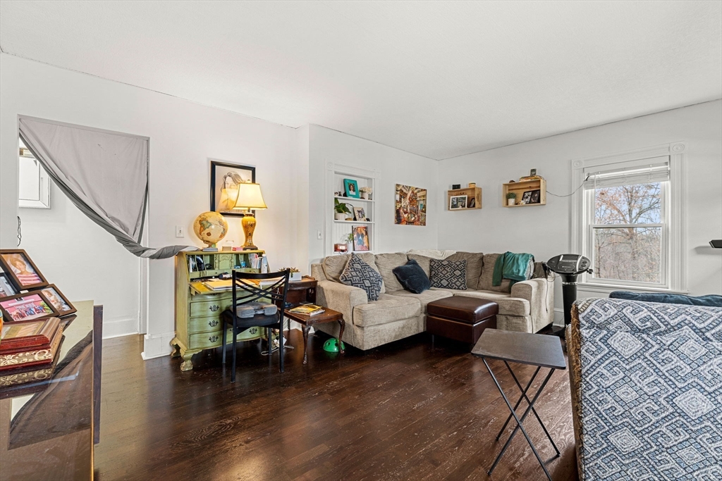 Marlborough, Massachusetts, 01752, United States, 4 Bedrooms Bedrooms, ,2 BathroomsBathrooms,Residential,For Sale,2001797