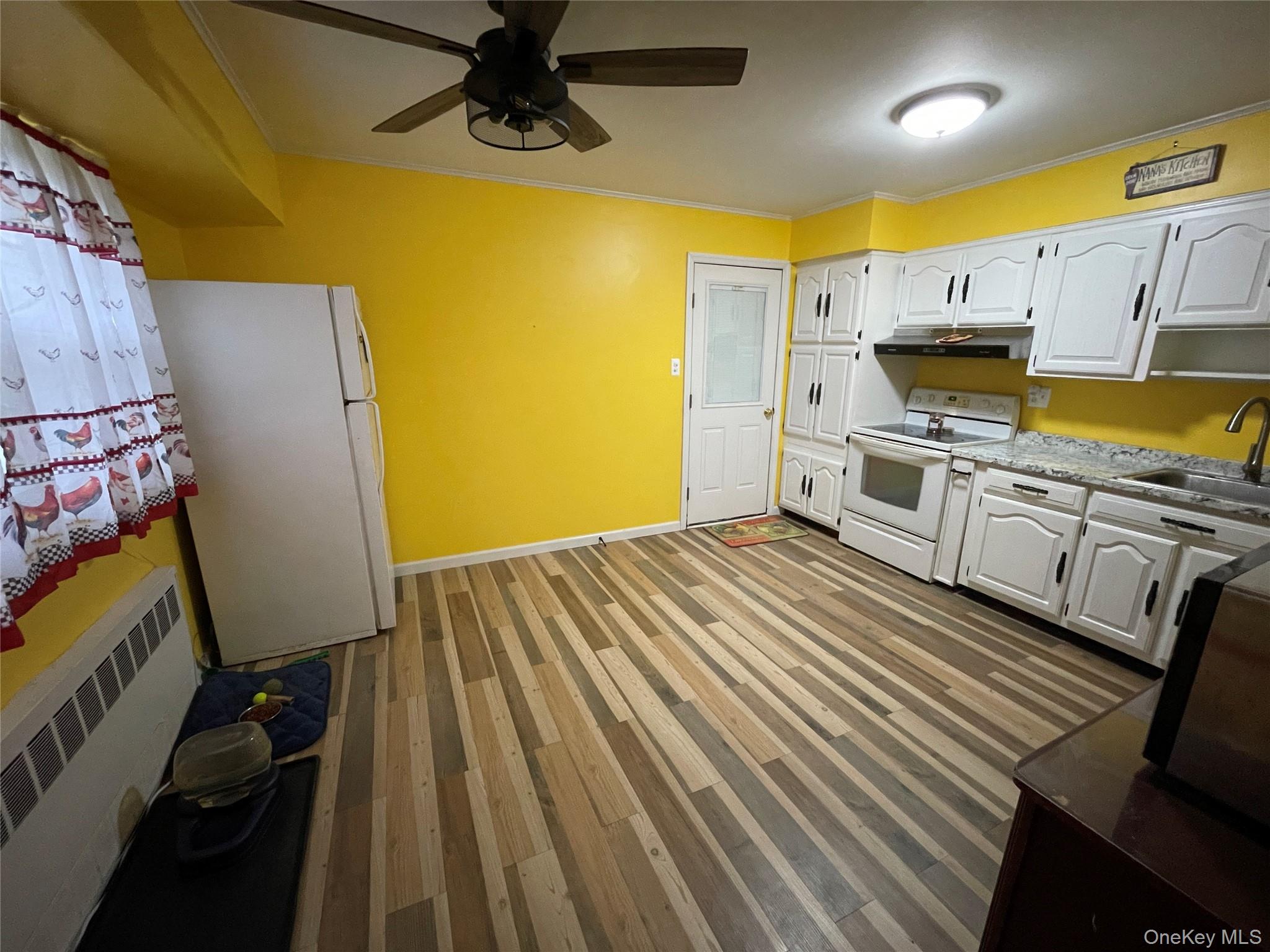 Lindenhurst, New York, 11757, United States, 4 Bedrooms Bedrooms, ,2 BathroomsBathrooms,Residential,For Sale,1989888