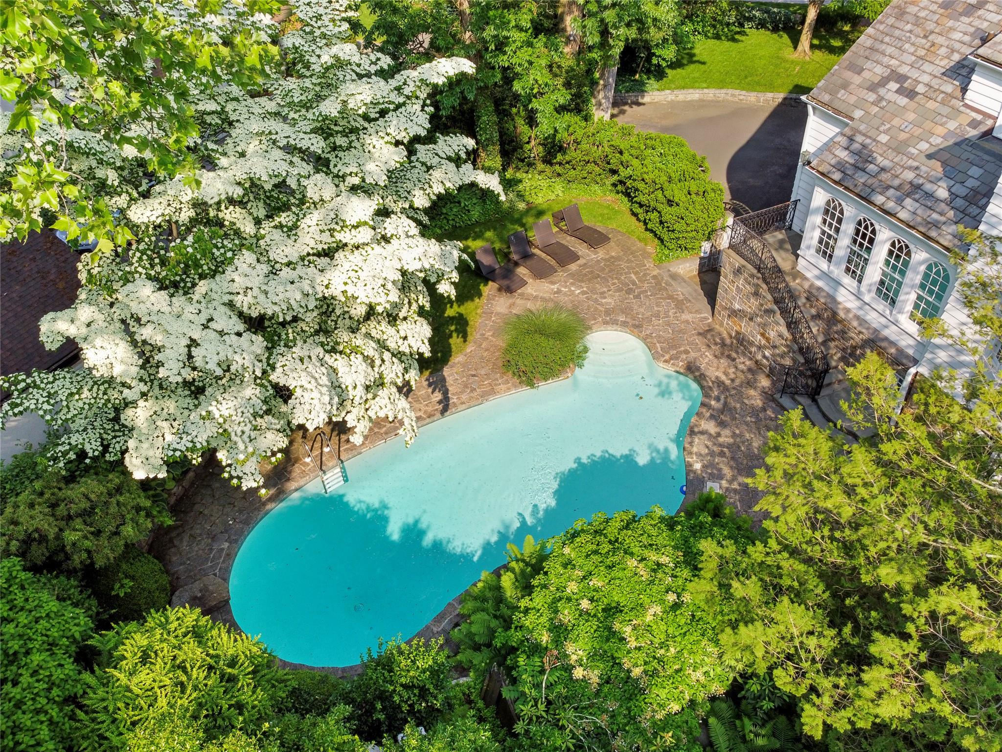 Bronxville, New York, 10708, United States, 5 Bedrooms Bedrooms, ,6 BathroomsBathrooms,Residential,For Sale,1732022