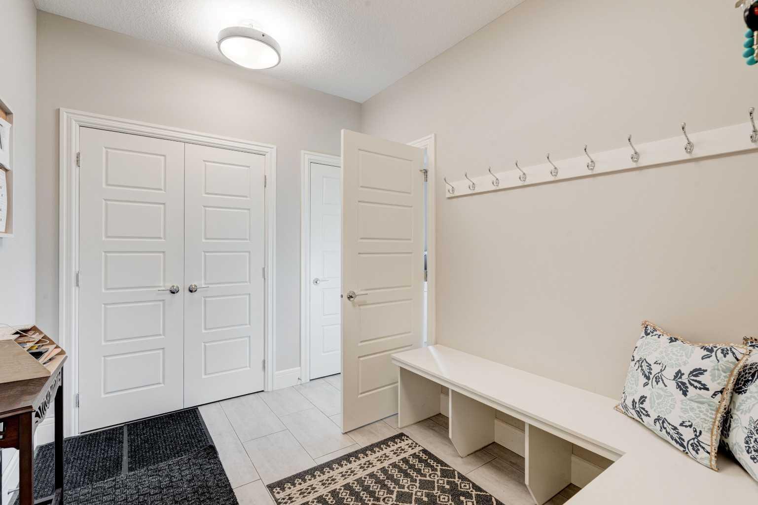 CALGARY, Alberta, T2X 2E1, CA, 4 Bedrooms Bedrooms, ,3 BathroomsBathrooms,Residential,For Sale,1987816