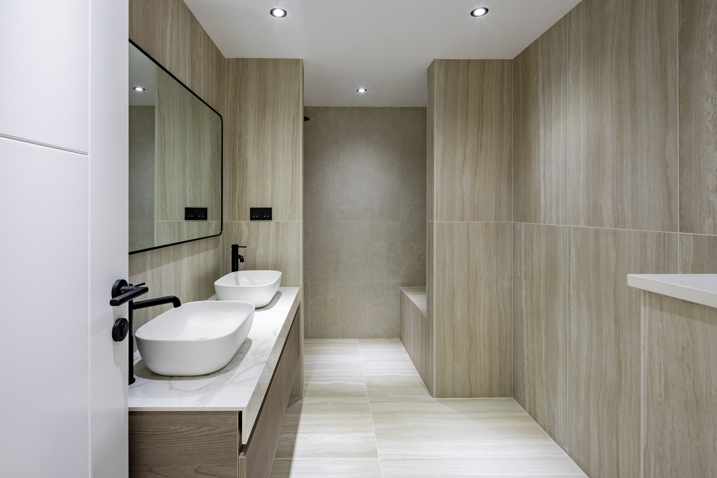  Private Upgraded Meadows Home Within Cul-De-Sac - 物件實景
