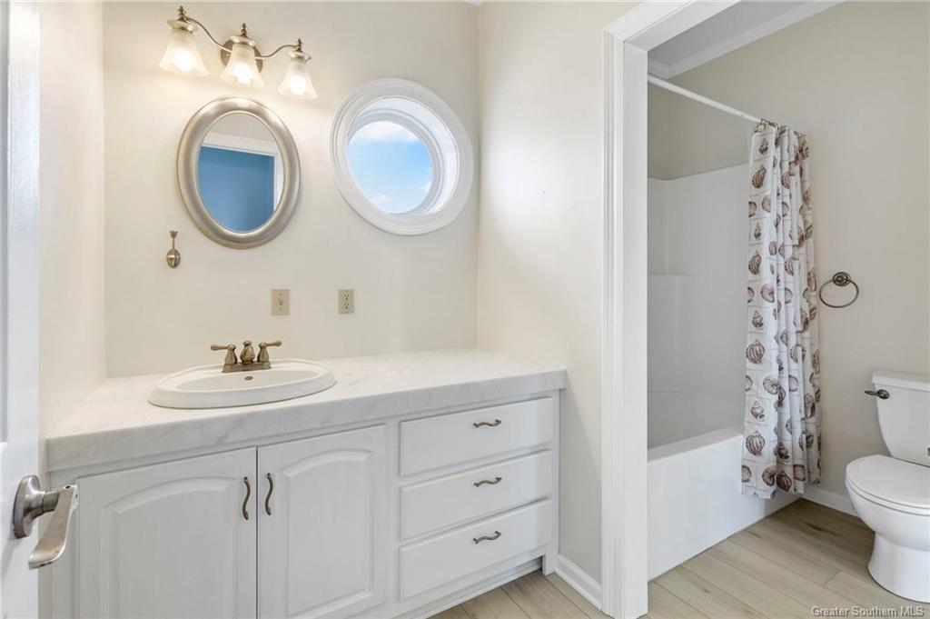 Lake Charles, Louisiana, 70605, United States, 3 Bedrooms Bedrooms, ,4 BathroomsBathrooms,Residential,For Sale,2031142