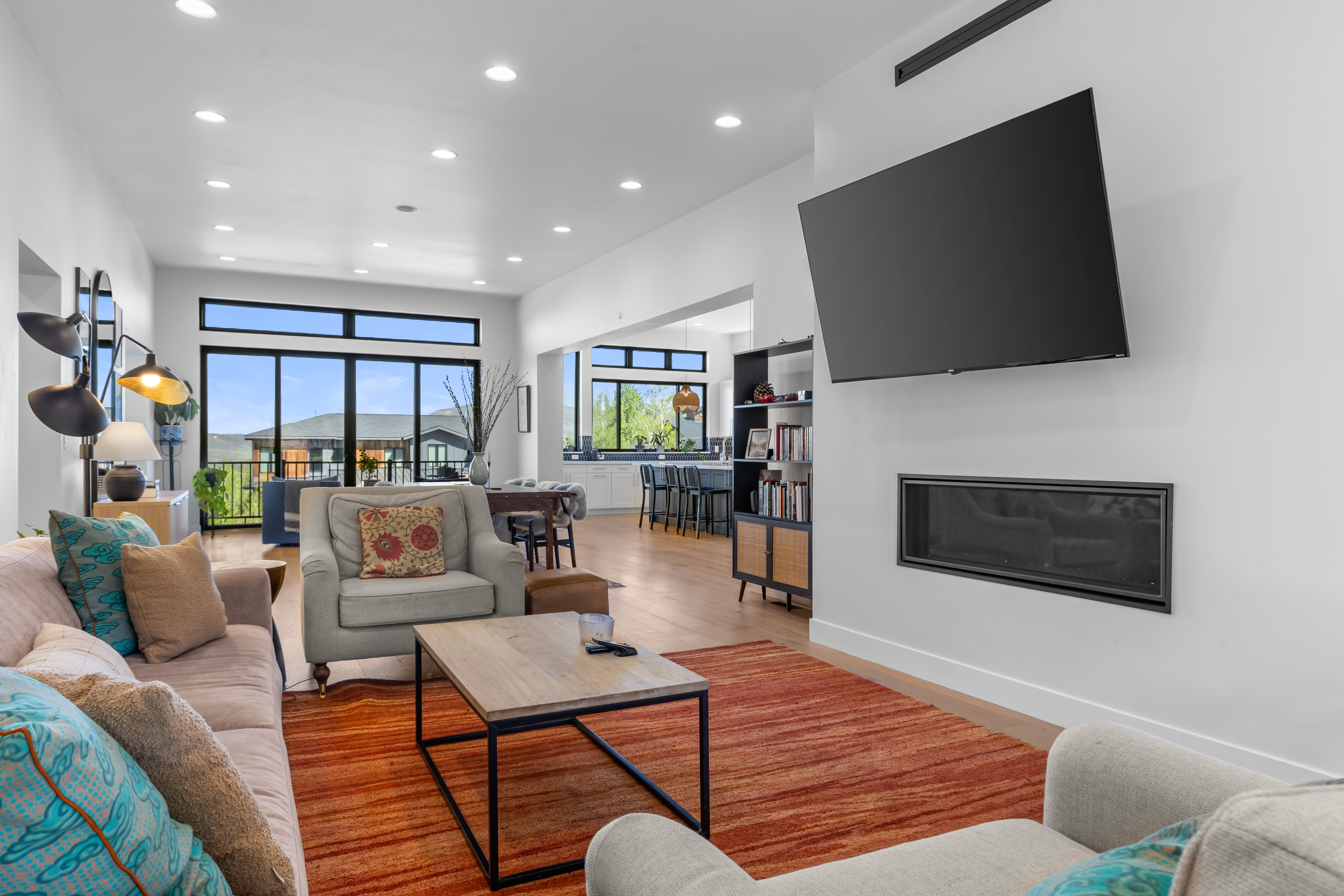  MODERN FISH CREEK AREA HOME - 物件實景