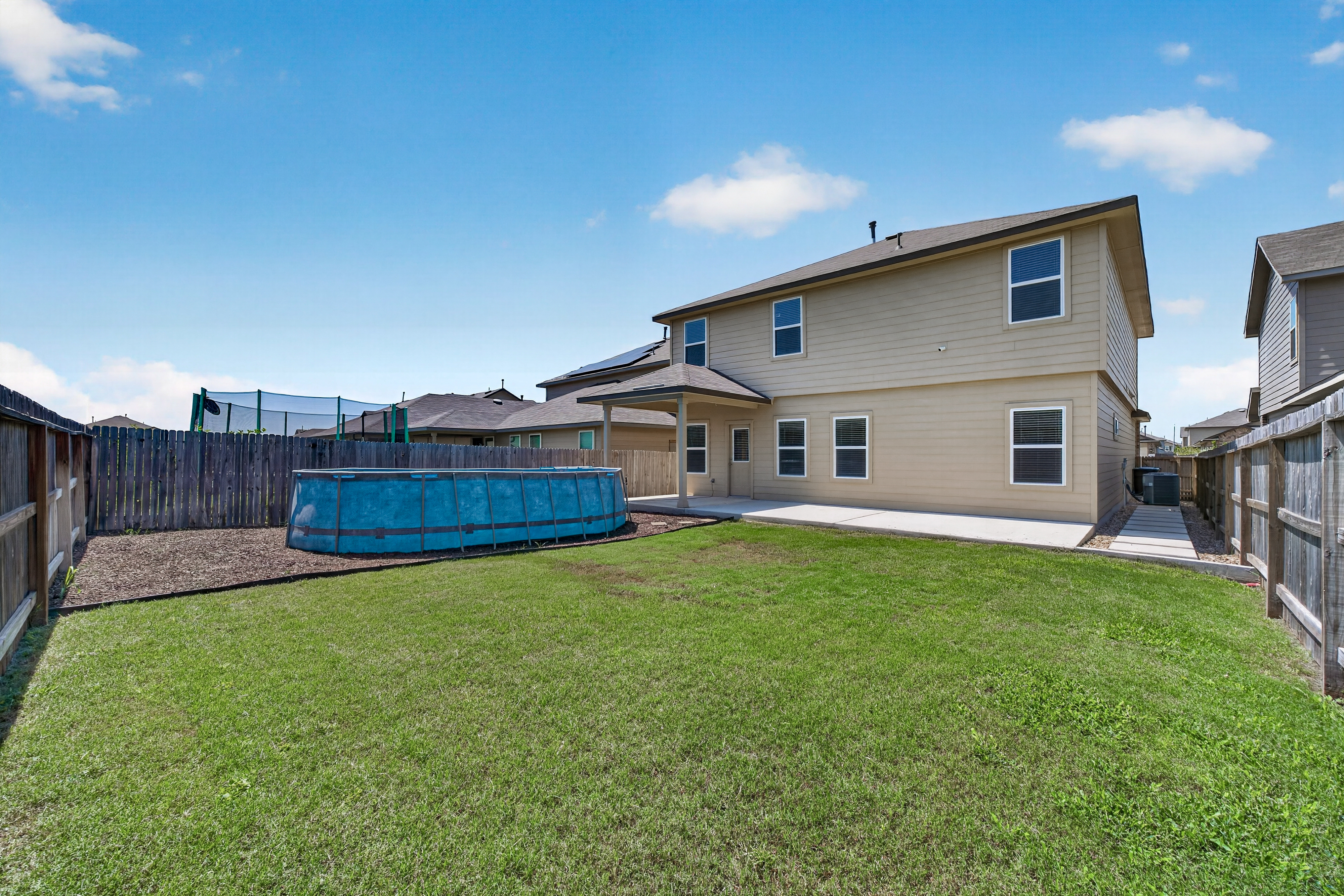  5-Bedroom Move-In Ready - 物件實景