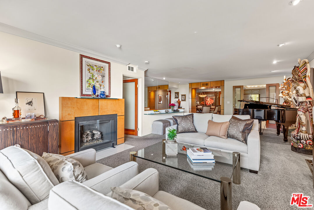 West Hollywood, California, 90069, United States, 2 Bedrooms Bedrooms, ,3 BathroomsBathrooms,Residential,For Sale,1898425