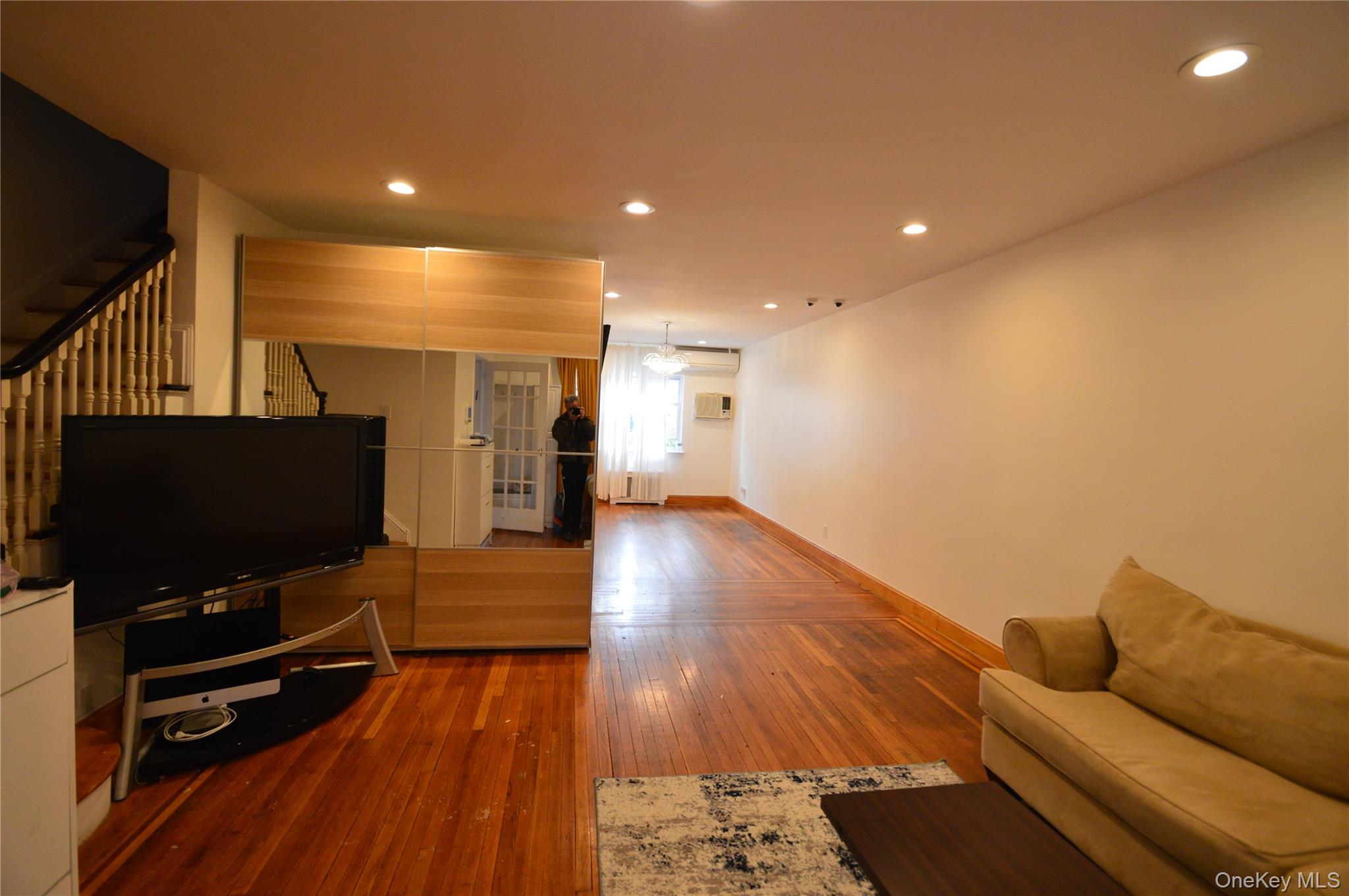 Forest Hills, New York, 11375, United States, 3 Bedrooms Bedrooms, ,3 BathroomsBathrooms,Residential,For Sale,1989645