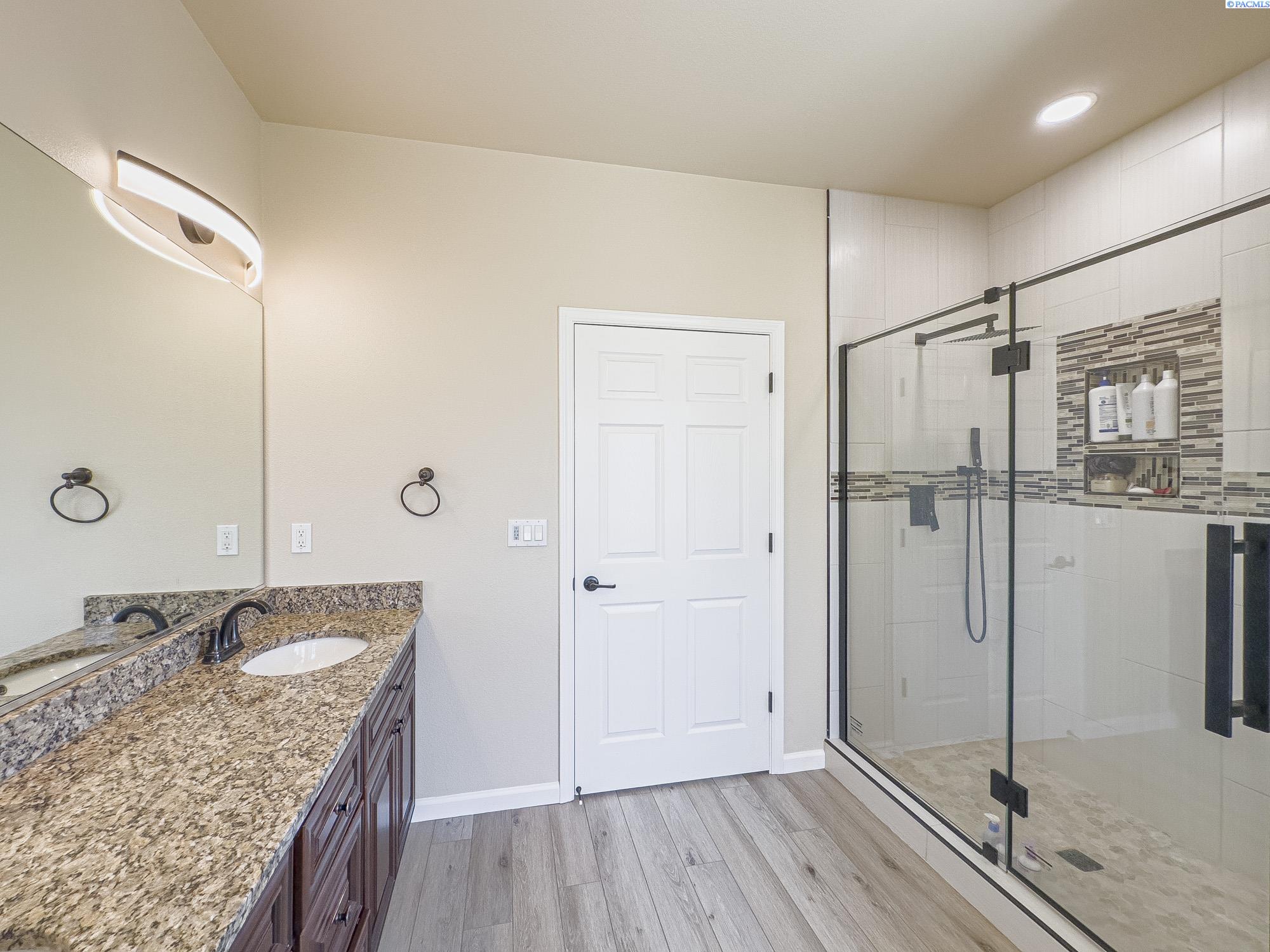 Pasco, Washington, 99301, United States, 4 Bedrooms Bedrooms, ,2 BathroomsBathrooms,Residential,For Sale,1826907