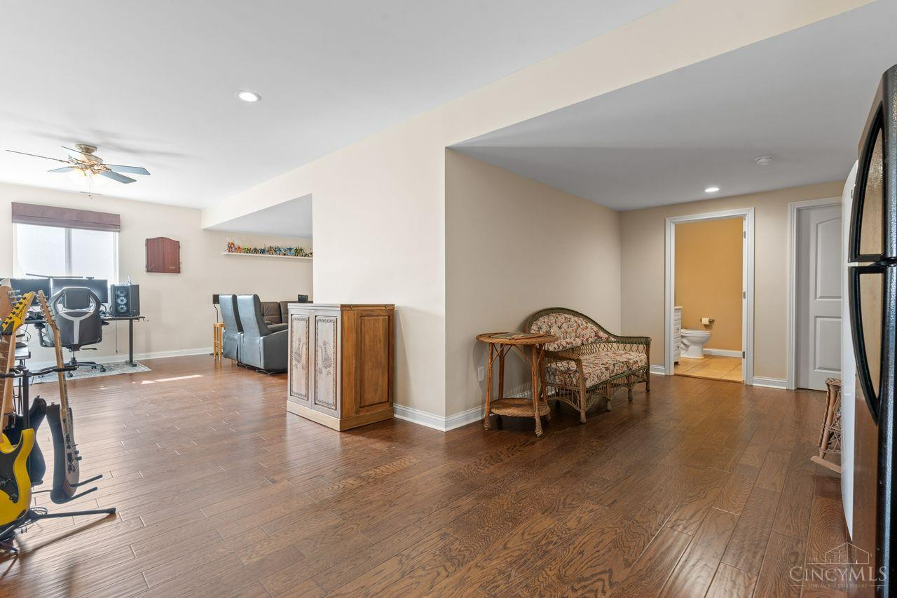 Hamilton Twp, Ohio, 45039, United States, 5 Bedrooms Bedrooms, ,4 BathroomsBathrooms,Residential,For Sale,1989607