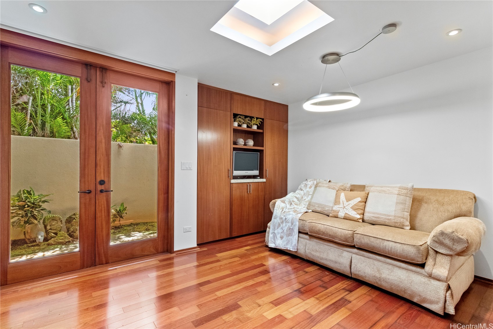 Honolulu, Hawaii, 96816, United States, 3 Bedrooms Bedrooms, ,3 BathroomsBathrooms,Residential,For Sale,1988153