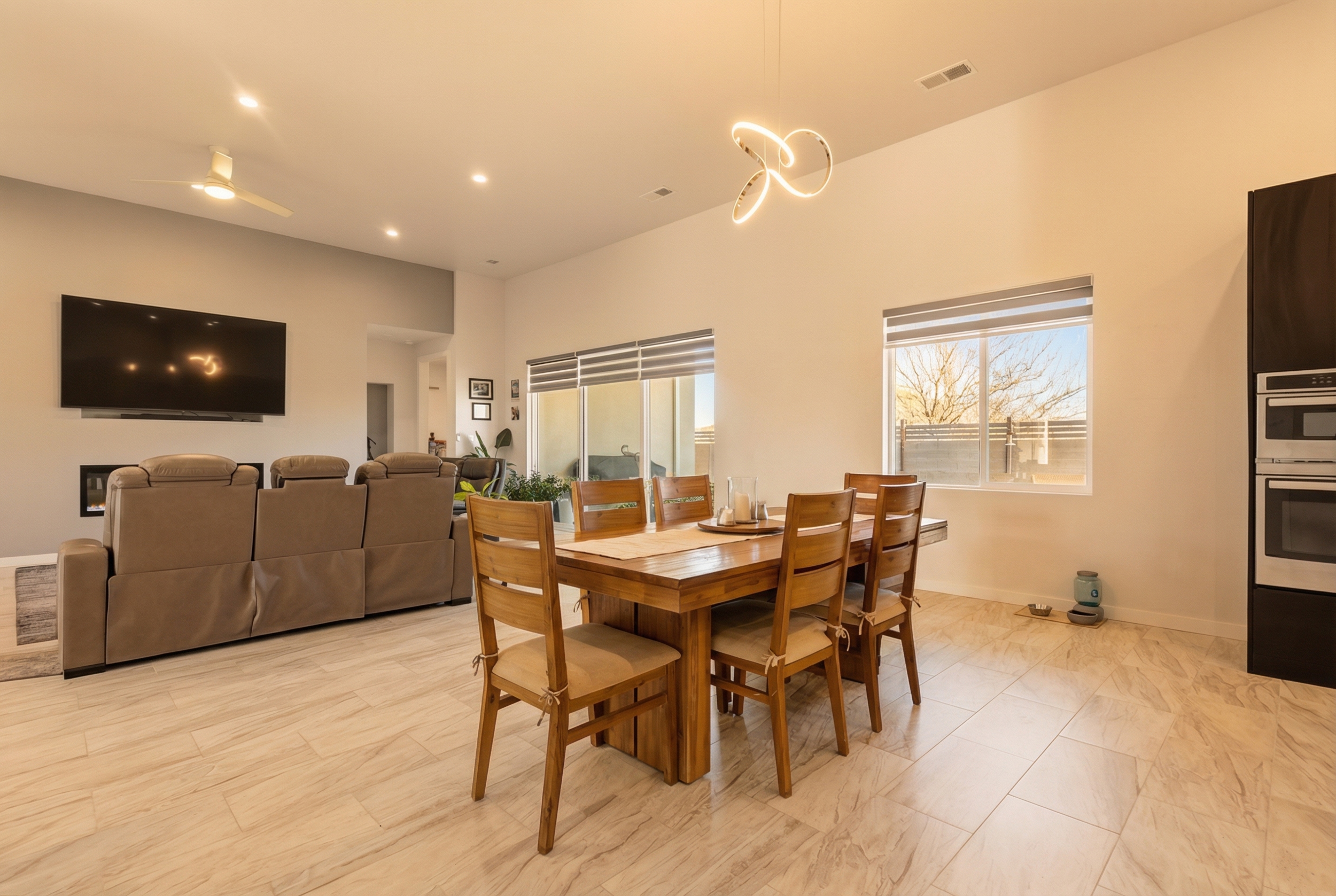 Los Lunas, New Mexico, 87031, United States, 4 Bedrooms Bedrooms, ,3 BathroomsBathrooms,Residential,For Sale,2005206