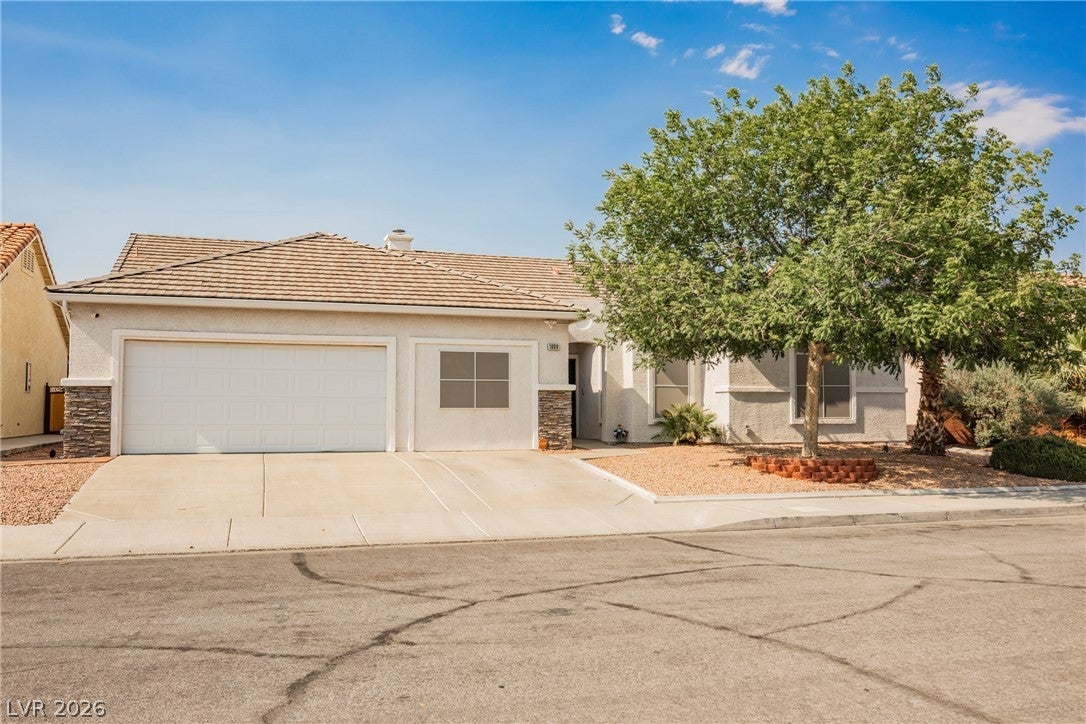 Henderson, Nevada, 89015, United States, 5 Bedrooms Bedrooms, ,2 BathroomsBathrooms,Residential,For Sale,1976773
