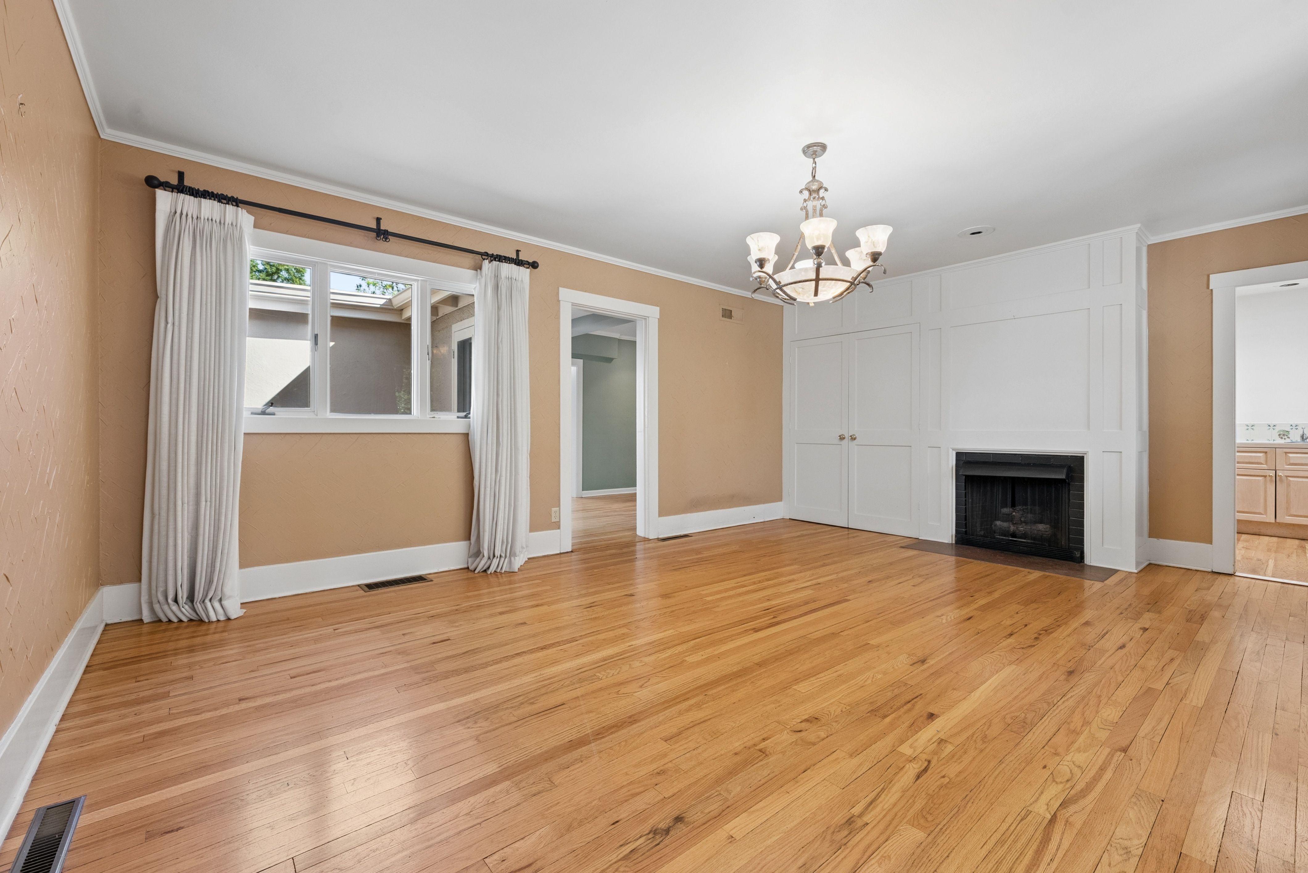  One-Level Broadmoor Living - 物件實景
