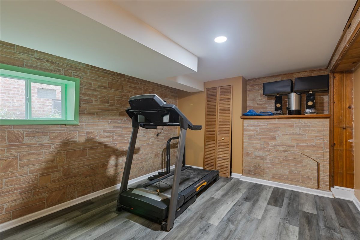 Chicago, Illinois, 60645, United States, 3 Bedrooms Bedrooms, ,3 BathroomsBathrooms,Residential,For Sale,1976245