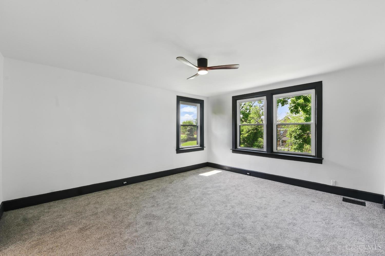 Cincinnati, Ohio, 45229, United States, 7 Bedrooms Bedrooms, ,5 BathroomsBathrooms,Residential,For Sale,1821306