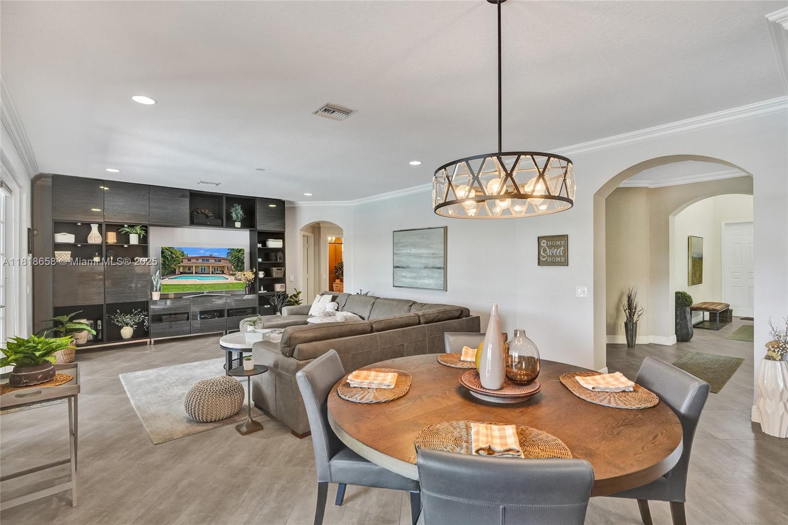 Weston, Florida, 33327, United States, 6 Bedrooms Bedrooms, ,4 BathroomsBathrooms,Residential,For Sale,1850132