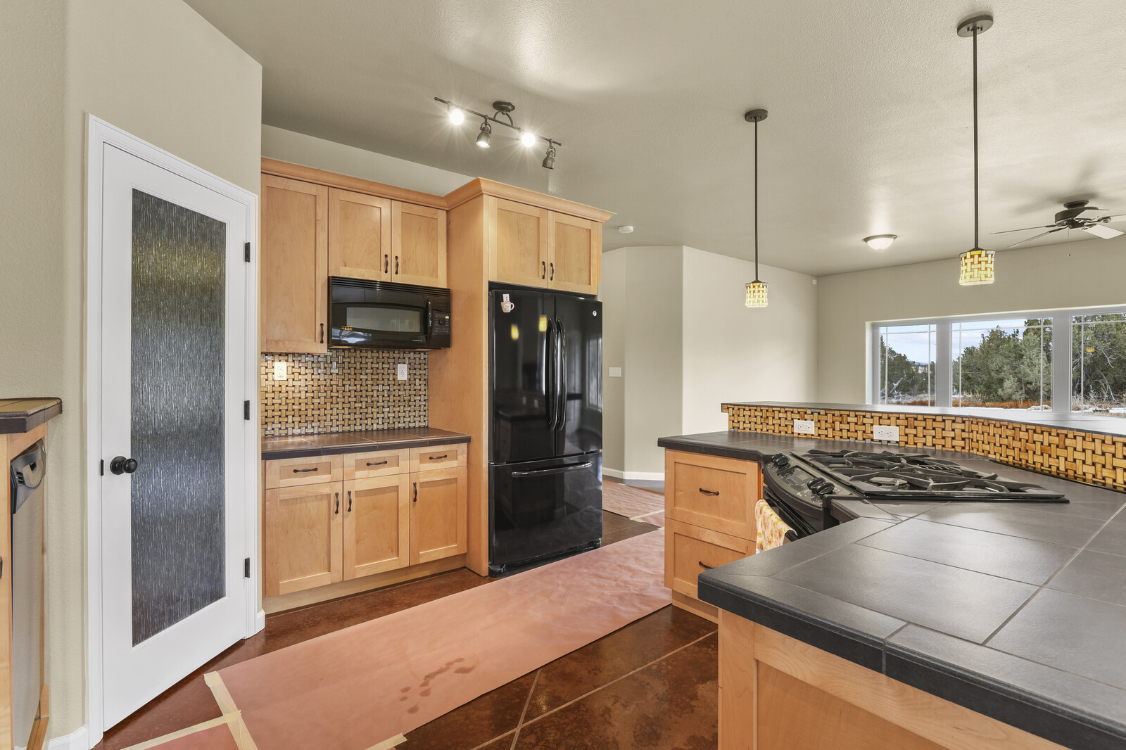 Pueblo, Colorado, 81004, United States, 2 Bedrooms Bedrooms, ,Residential,For Sale,1915514