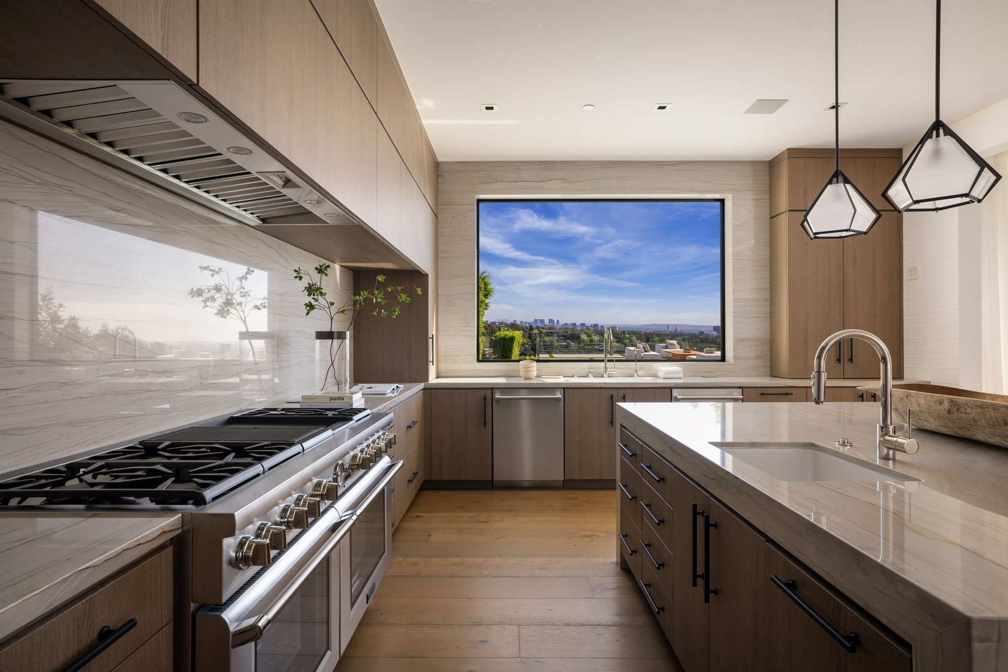  816 Glenmere Way - 物件實景
