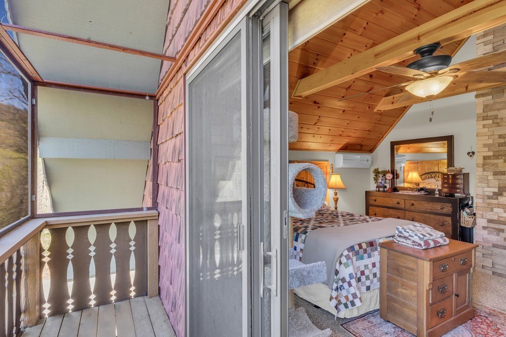 Hayesville, North Carolina, 28904, United States, 3 Bedrooms Bedrooms, ,3 BathroomsBathrooms,Residential,For Sale,1834730