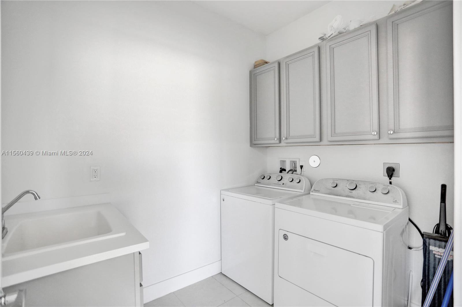 4334 Large Leaf Ln, Hollywood, Florida, 33021, United States, 6 Bedrooms Bedrooms, ,4 BathroomsBathrooms,Residential,For Sale,4334 Large Leaf Ln,1500872