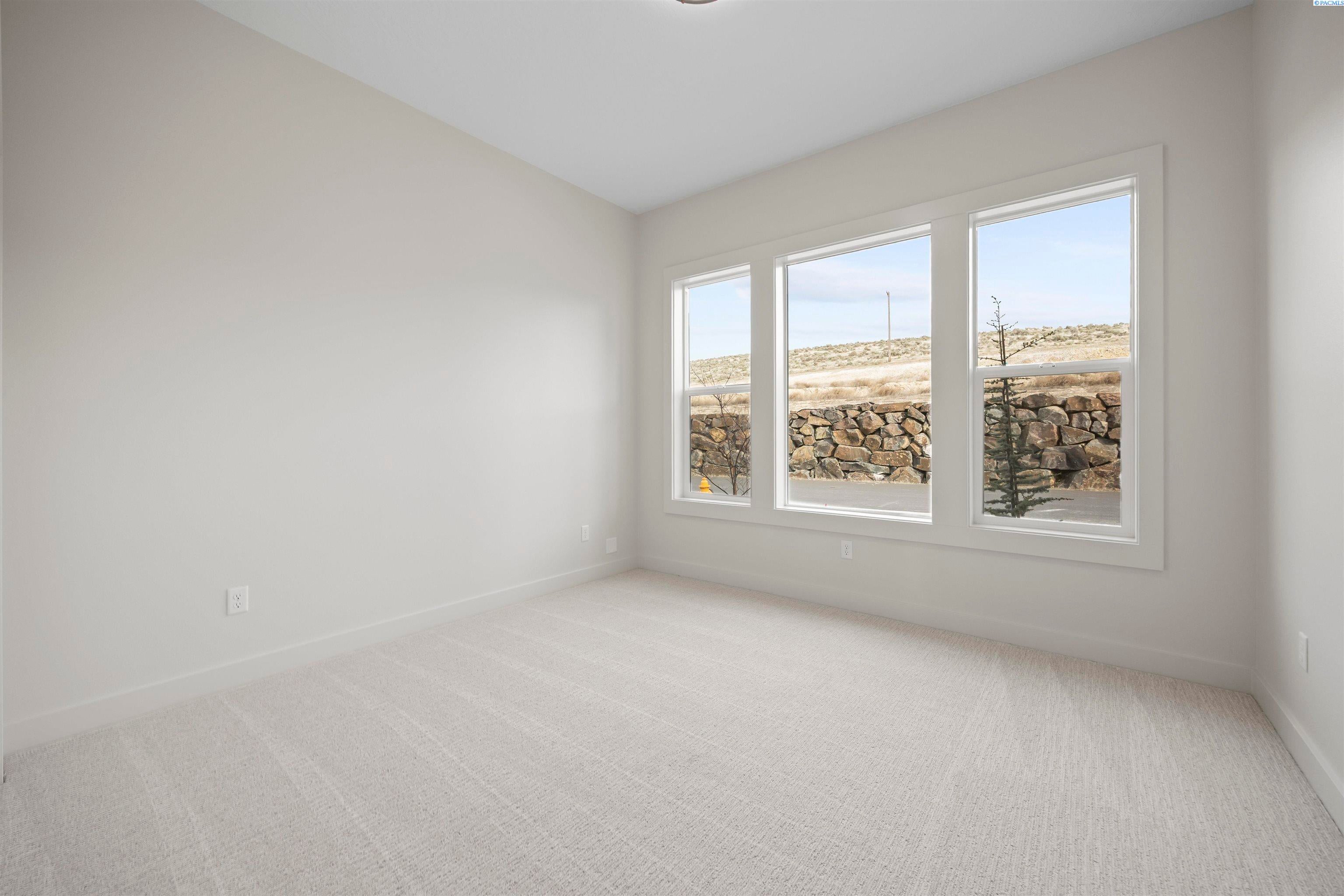 Kennewick, Washington, 99338, United States, 4 Bedrooms Bedrooms, ,4 BathroomsBathrooms,Residential,For Sale,2023232