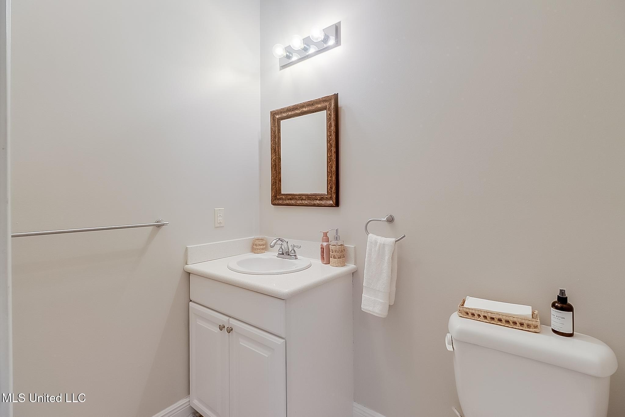 Biloxi, Mississippi, 39530, United States, 3 Bedrooms Bedrooms, ,3 BathroomsBathrooms,Residential,For Sale,1977362