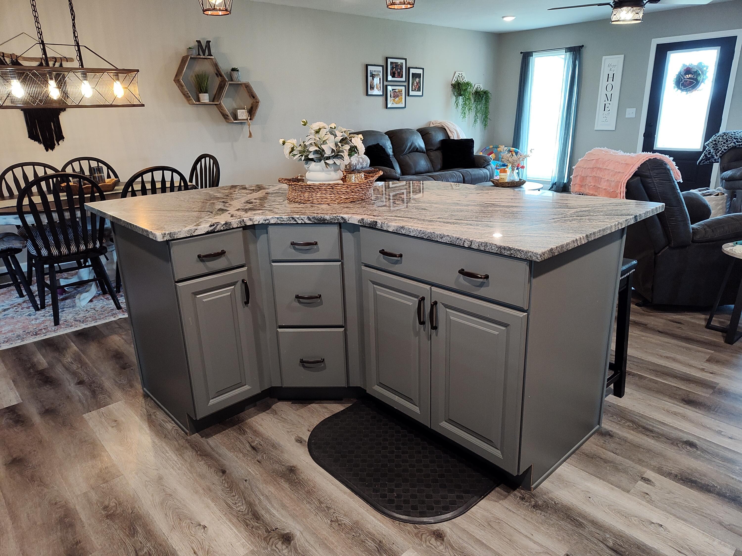 Bolivar, Missouri, 65613, United States, 2 Bedrooms Bedrooms, ,3 BathroomsBathrooms,Residential,For Sale,1975211