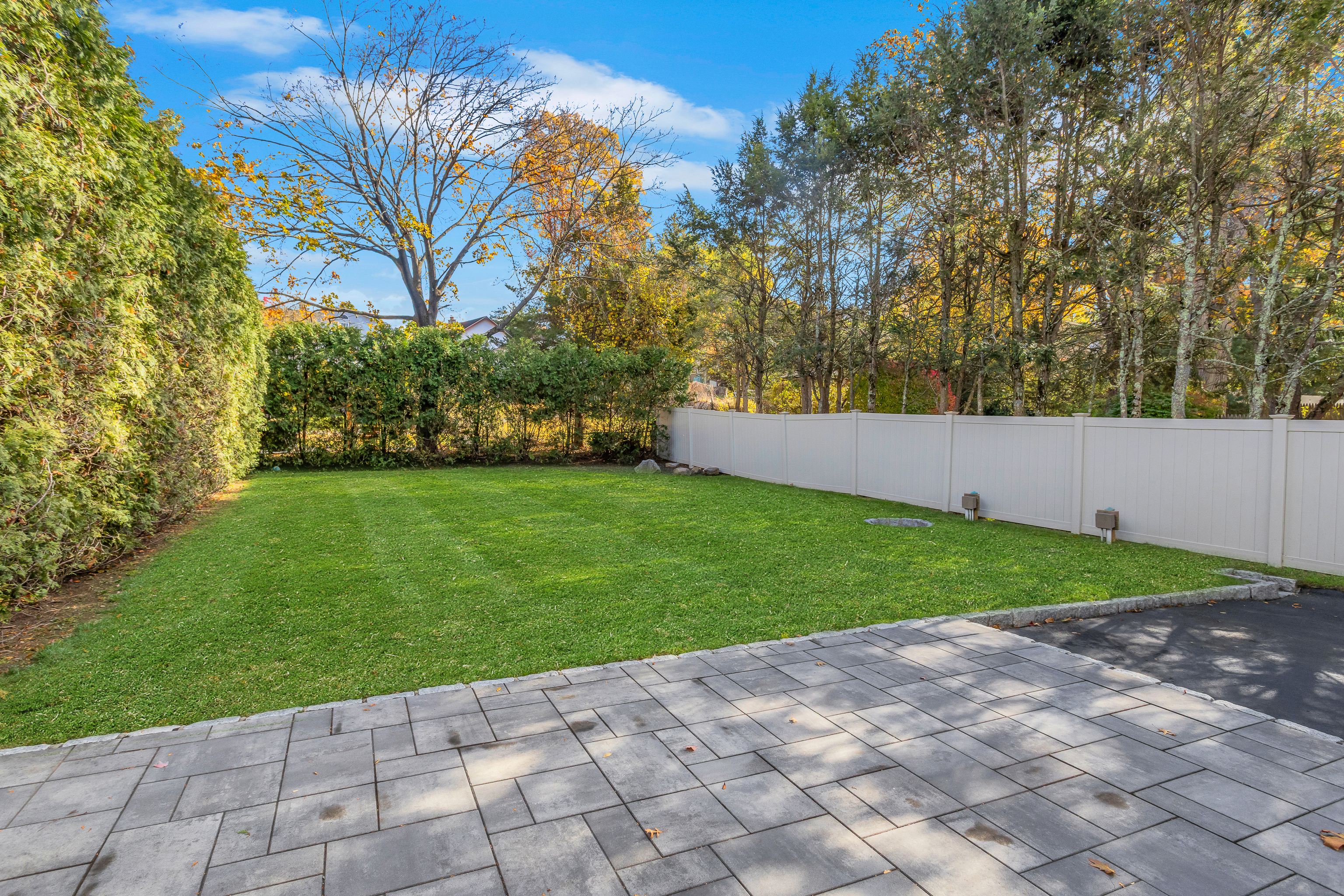 Stamford, Connecticut, 06905, United States, 2 Bedrooms Bedrooms, ,3 BathroomsBathrooms,Residential,For Sale,1987765