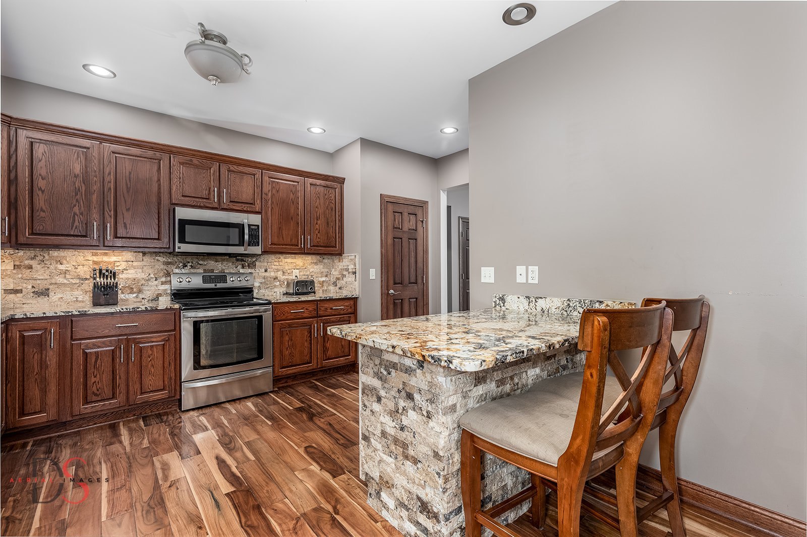 Marseilles, Illinois, 61341, United States, 4 Bedrooms Bedrooms, ,3 BathroomsBathrooms,Residential,For Sale,1970434