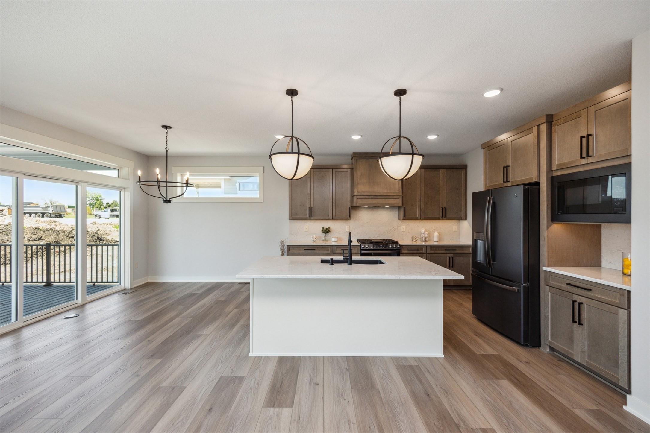 Clive, Iowa, 50325, United States, 4 Bedrooms Bedrooms, ,3 BathroomsBathrooms,Residential,For Sale,1977212