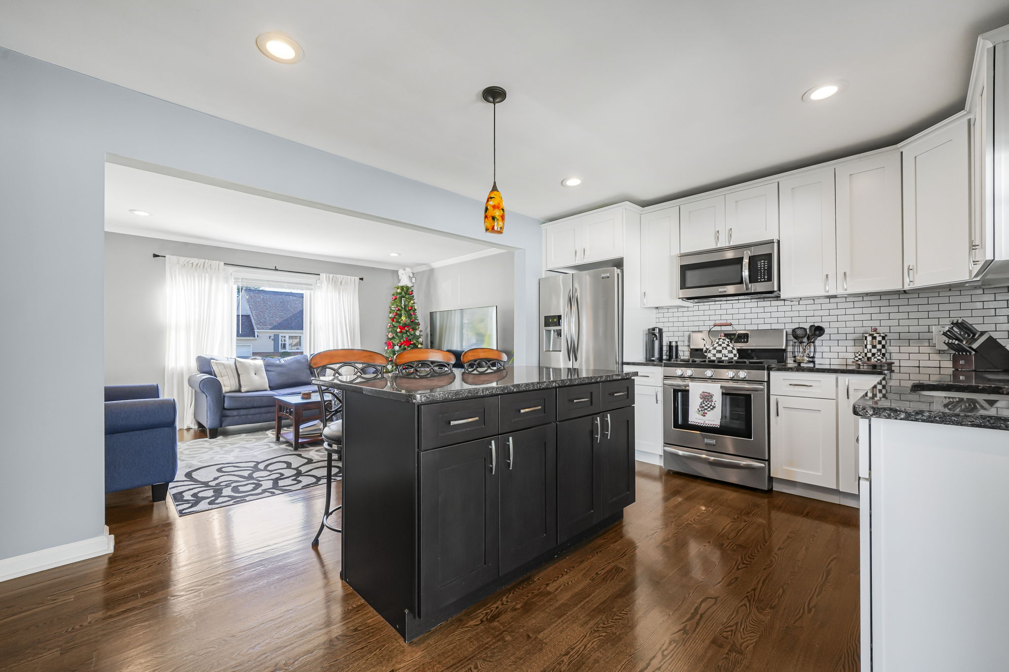 Union, New Jersey, 07073, United States, 3 Bedrooms Bedrooms, ,2 BathroomsBathrooms,Residential,For Sale,2012032