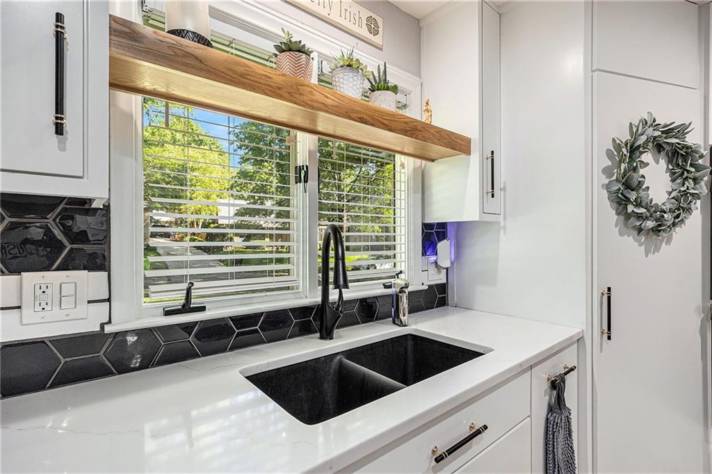 Overland Park, Kansas, 66212, United States, 4 Bedrooms Bedrooms, ,6 BathroomsBathrooms,Residential,For Sale,1827780