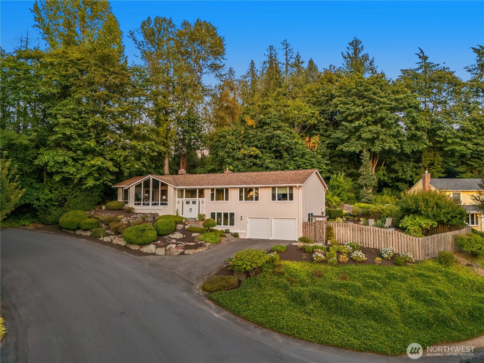Mercer Island, Washington, 98040, United States, 4 Bedrooms Bedrooms, ,1 BathroomBathrooms,Residential,For Sale,1901418